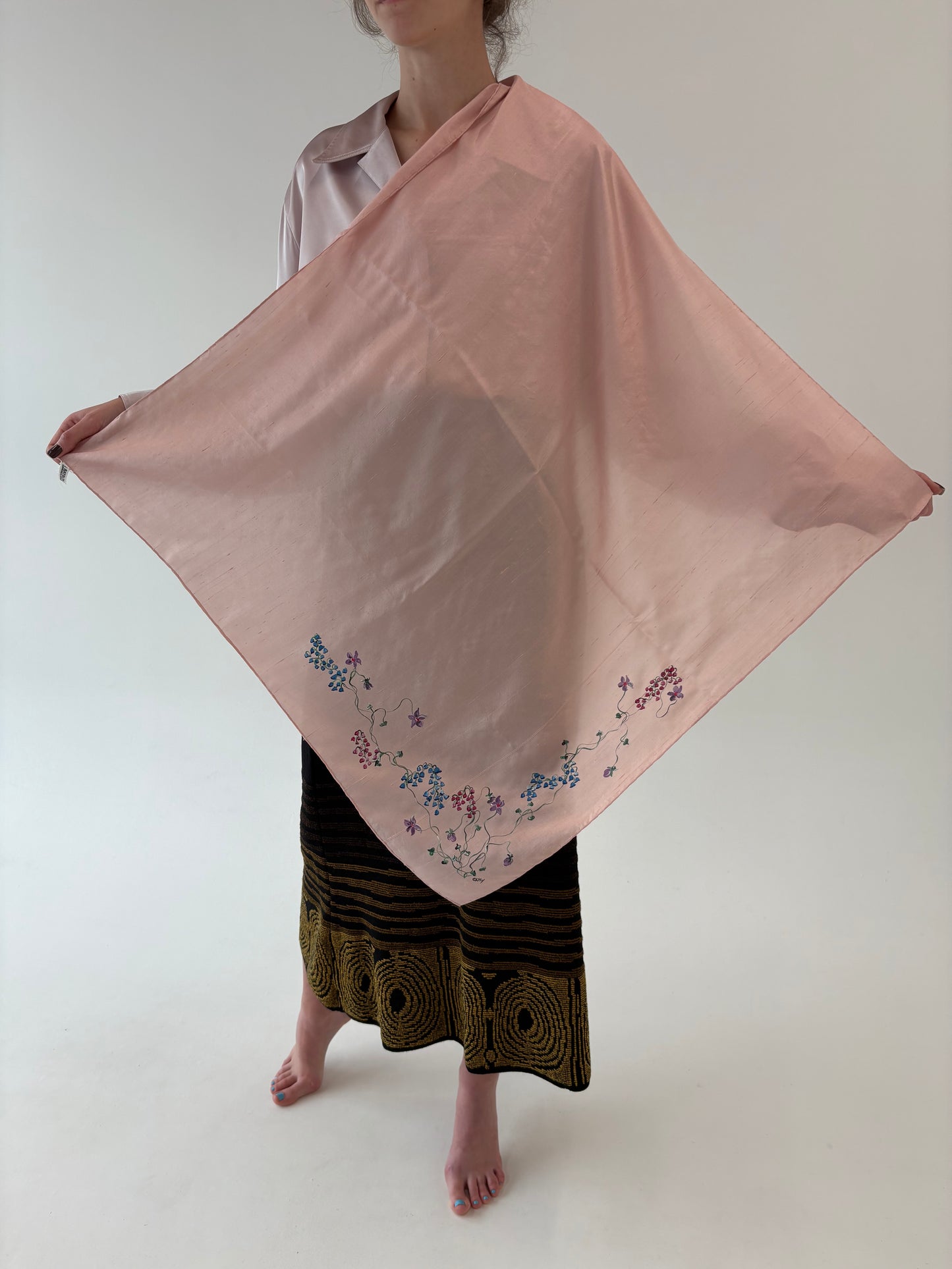 Eșarfă vintage powder Pink pictată manual din mătase naturală dupioni