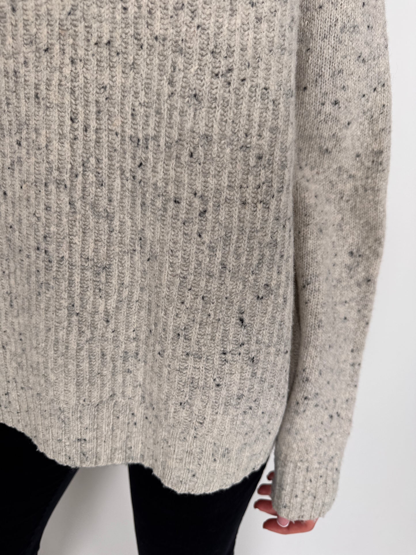 Maleta italiană cu influențe sport din lana merino extrafina cloud gray