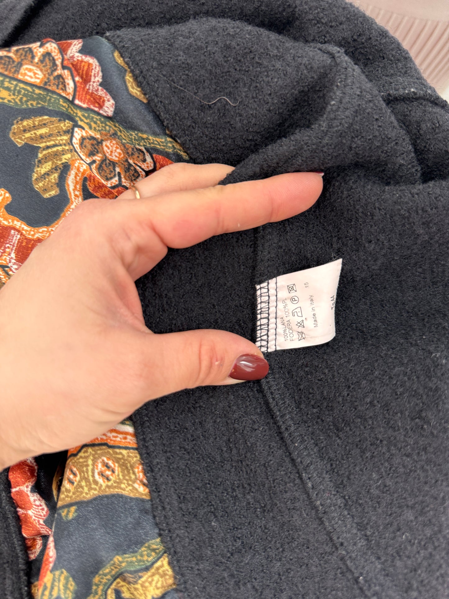 Sacou negru cambrat italian din boiled wool persoane petite