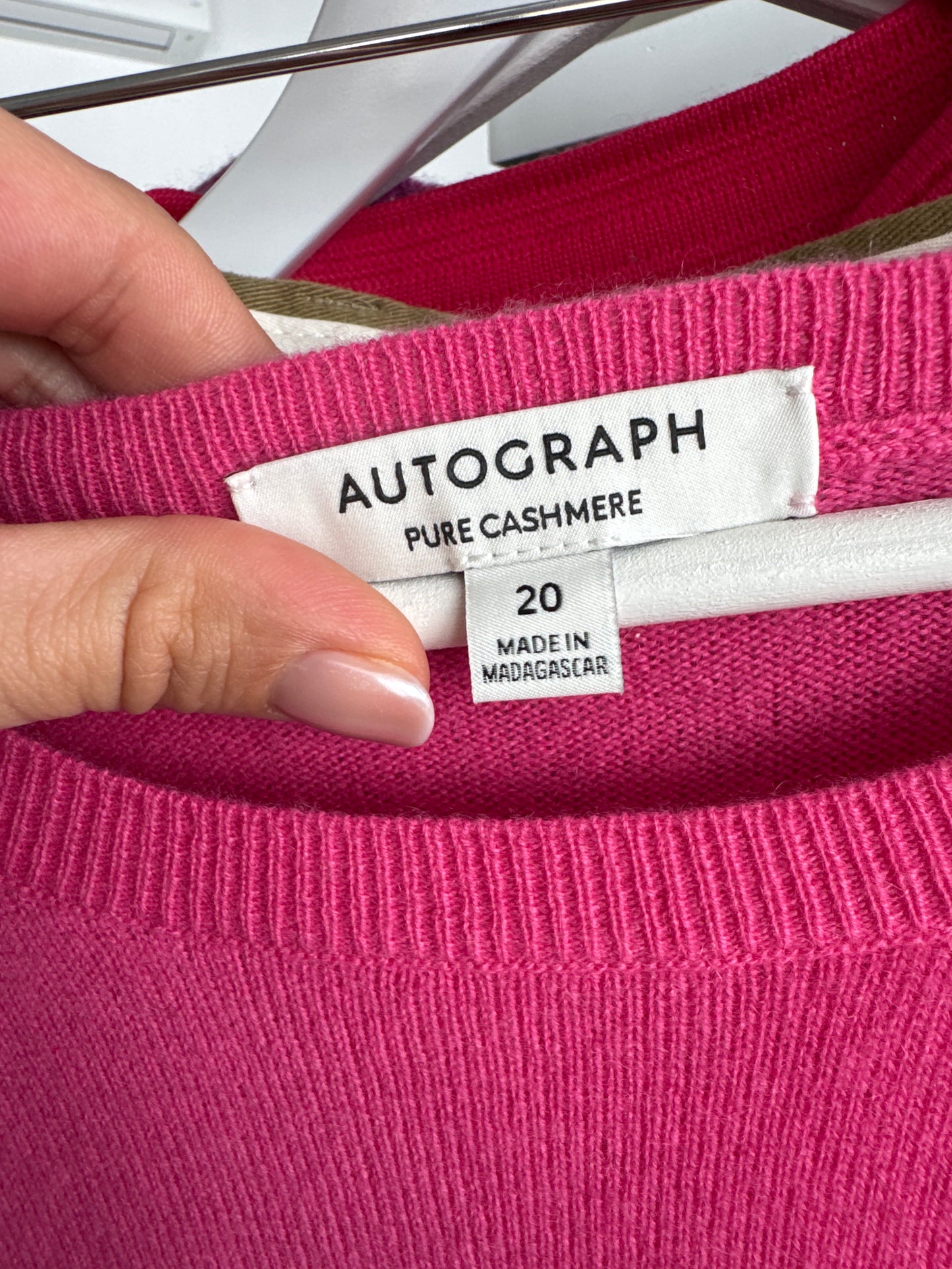 Pulover din cașmir electric Pink cu manșete îngustate în croi lejer