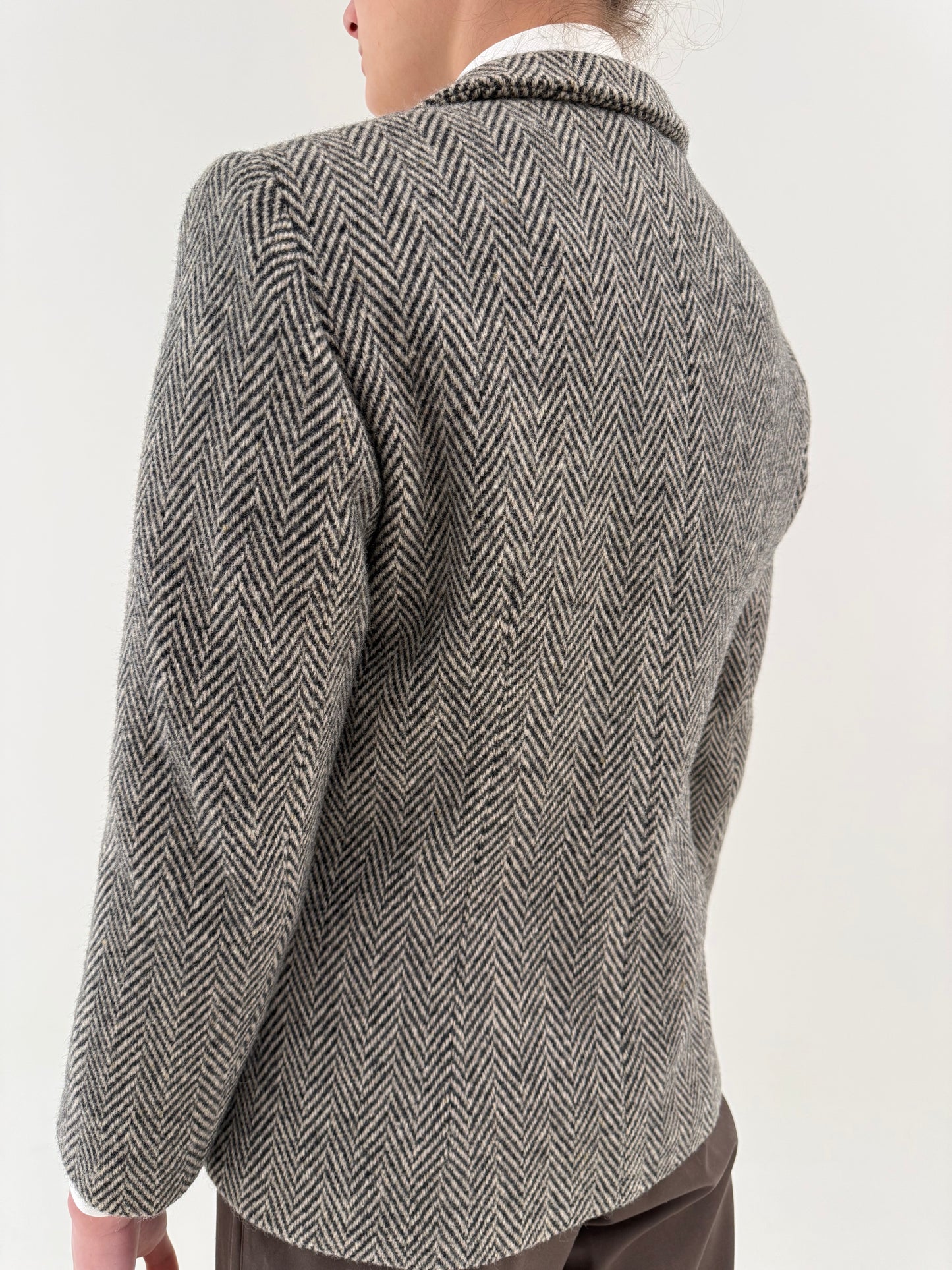 Sacou petite din tweed de lana extrafin Chevron ivoire și gri