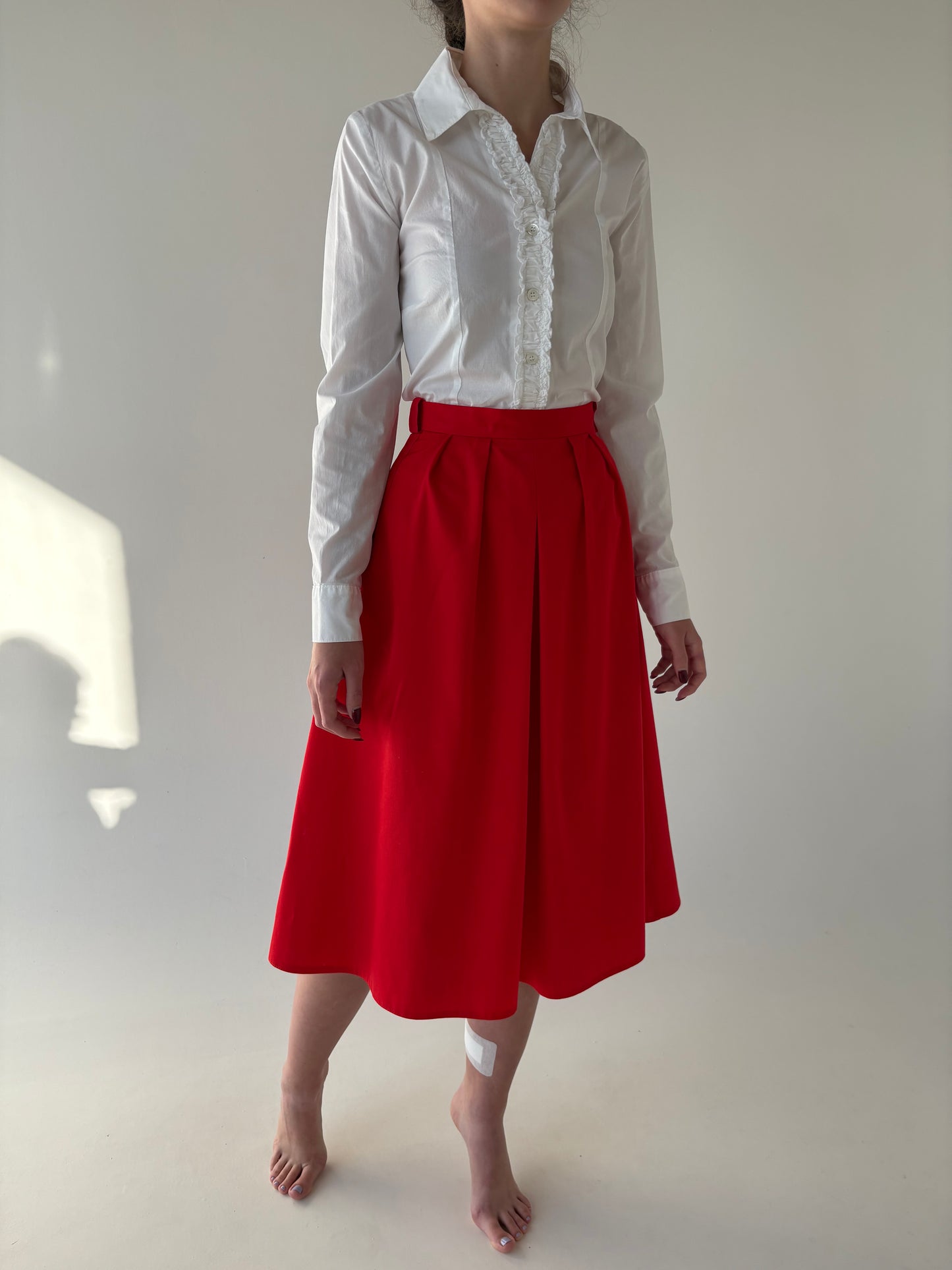 Fustă vintage roșu tare din stofă extrafina de lana cu buzunare