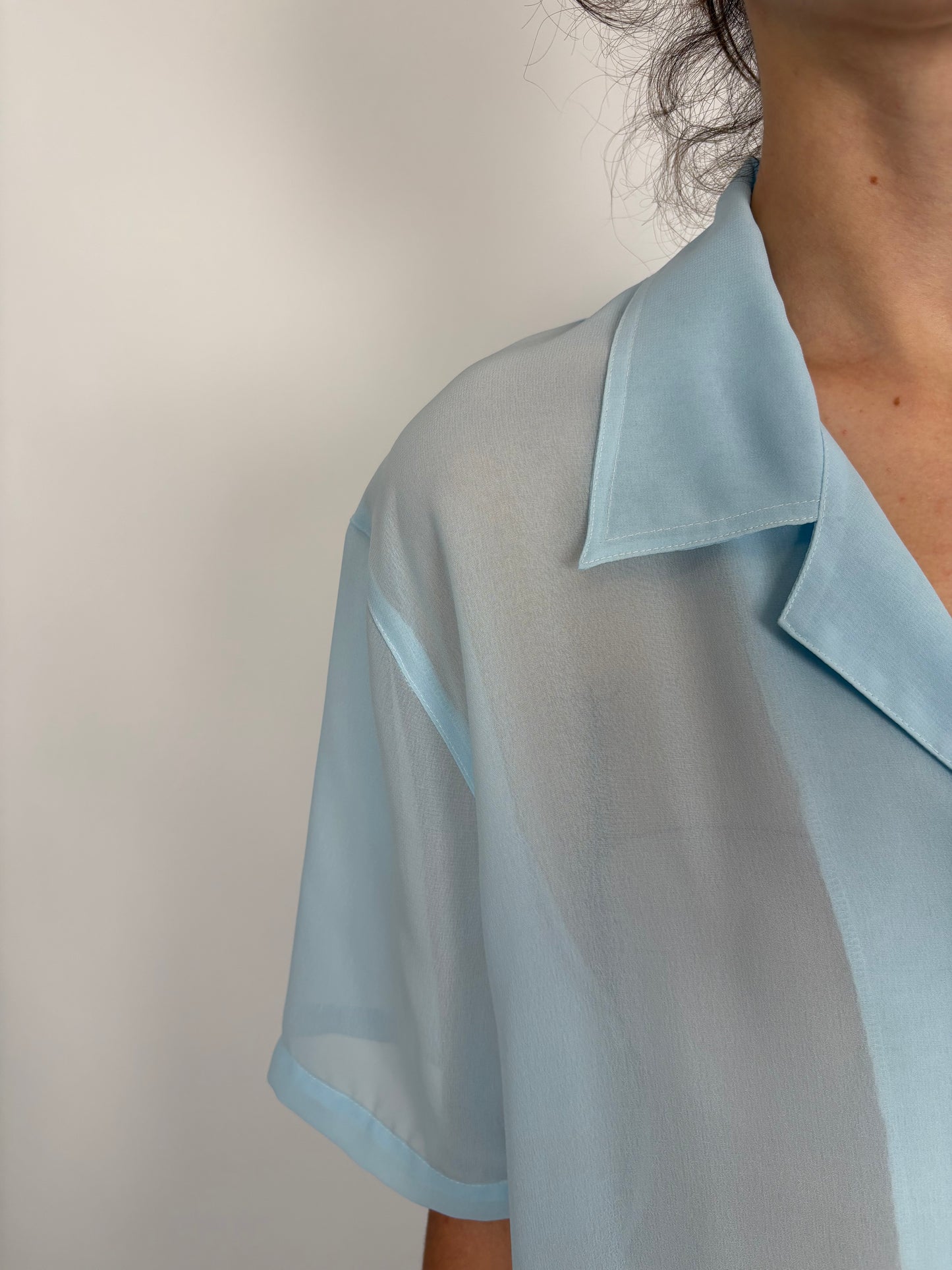 Cămașa baby blue din triplu no iron voal 50% mătase naturală