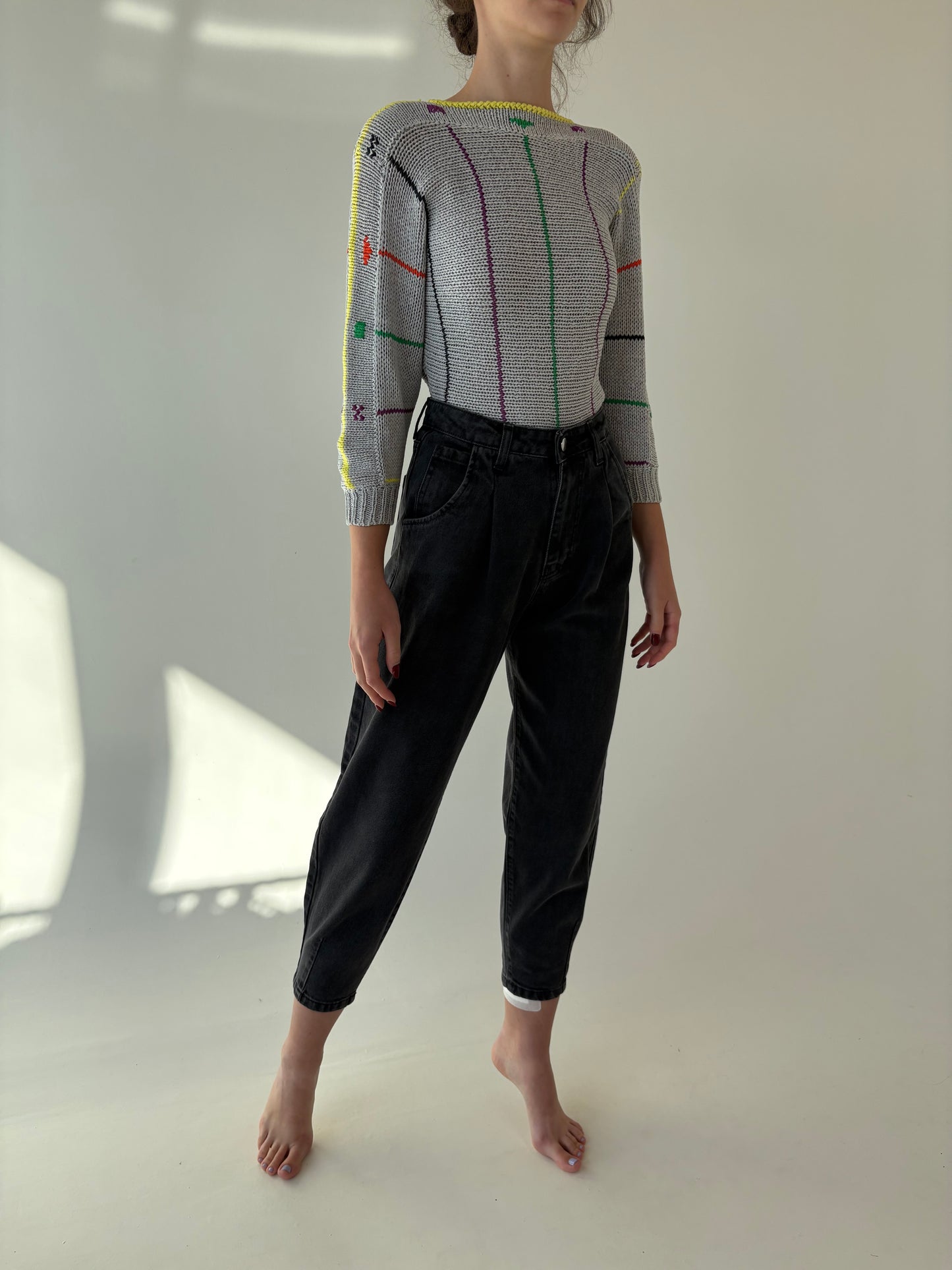 Jeans mom fit cu talie ultra înaltă și pense în croi baloon