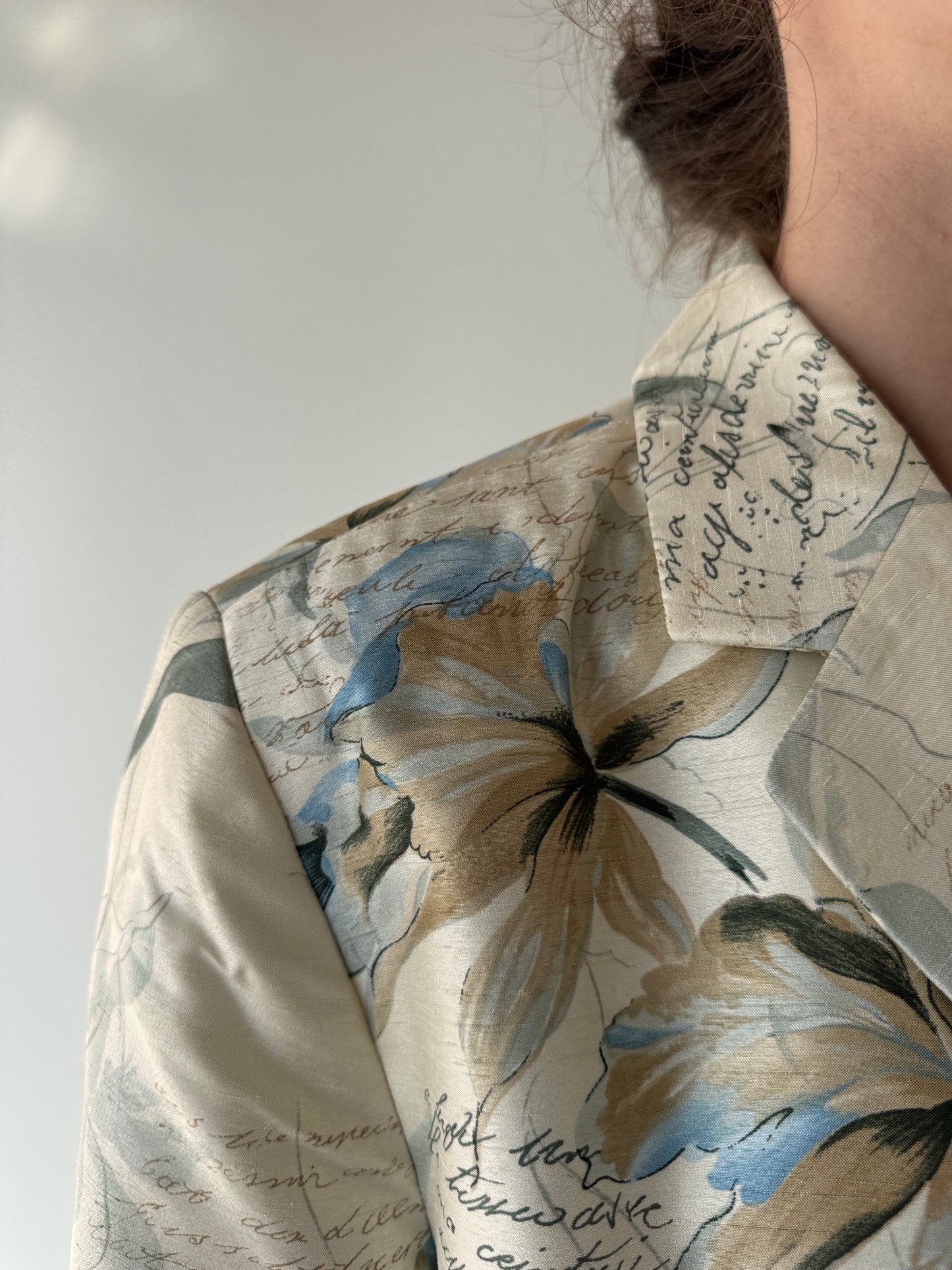 Sacou off white cu print organic superb din lanita și mătase