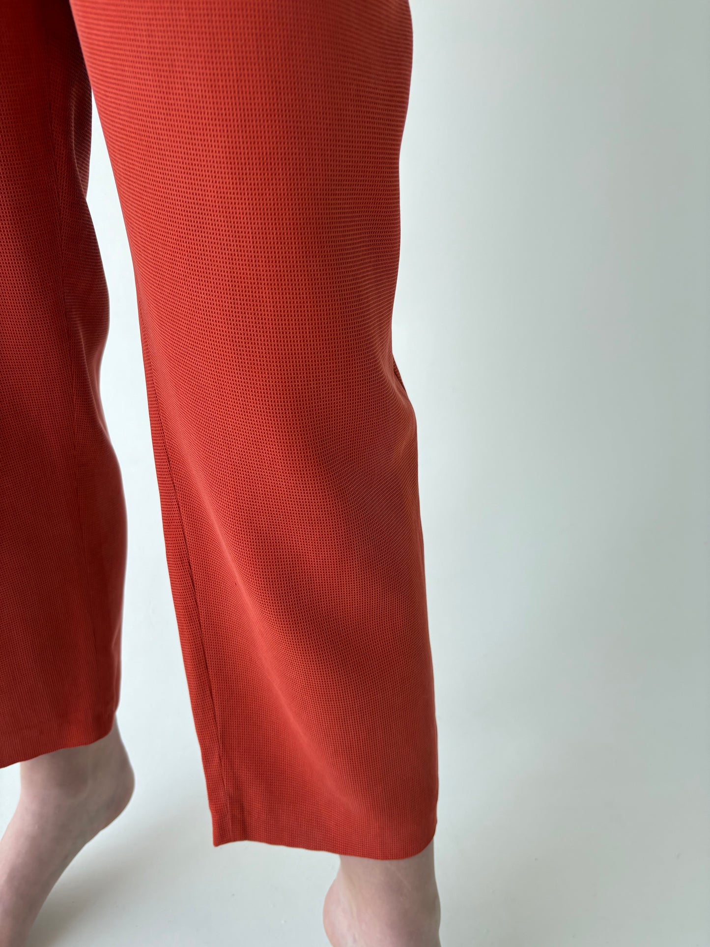 Pantaloni din mătase naturală texturată cu talie ultra înaltă