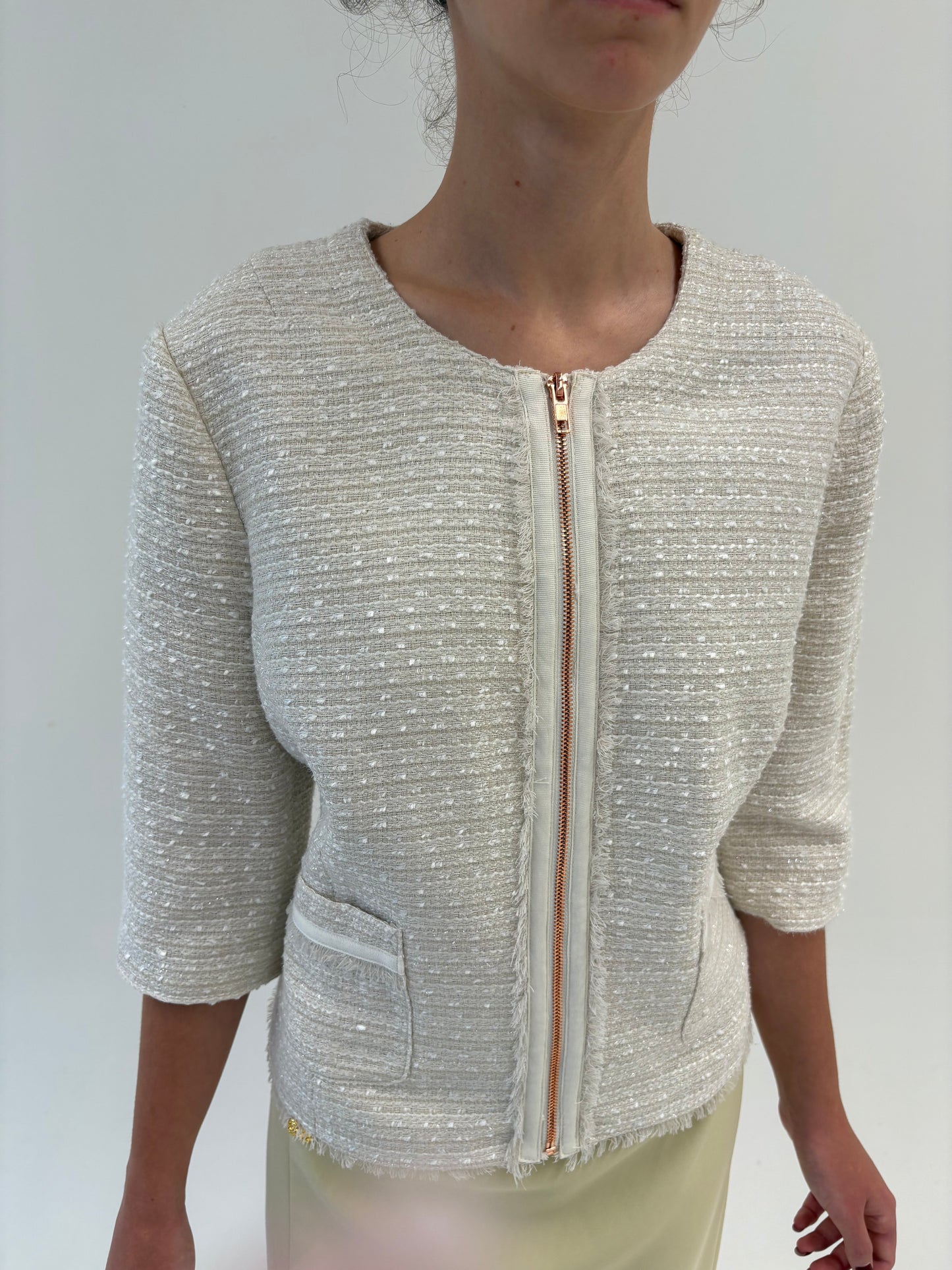 Sacou off white din tweed în stil Chanel cu feronerie rose gold