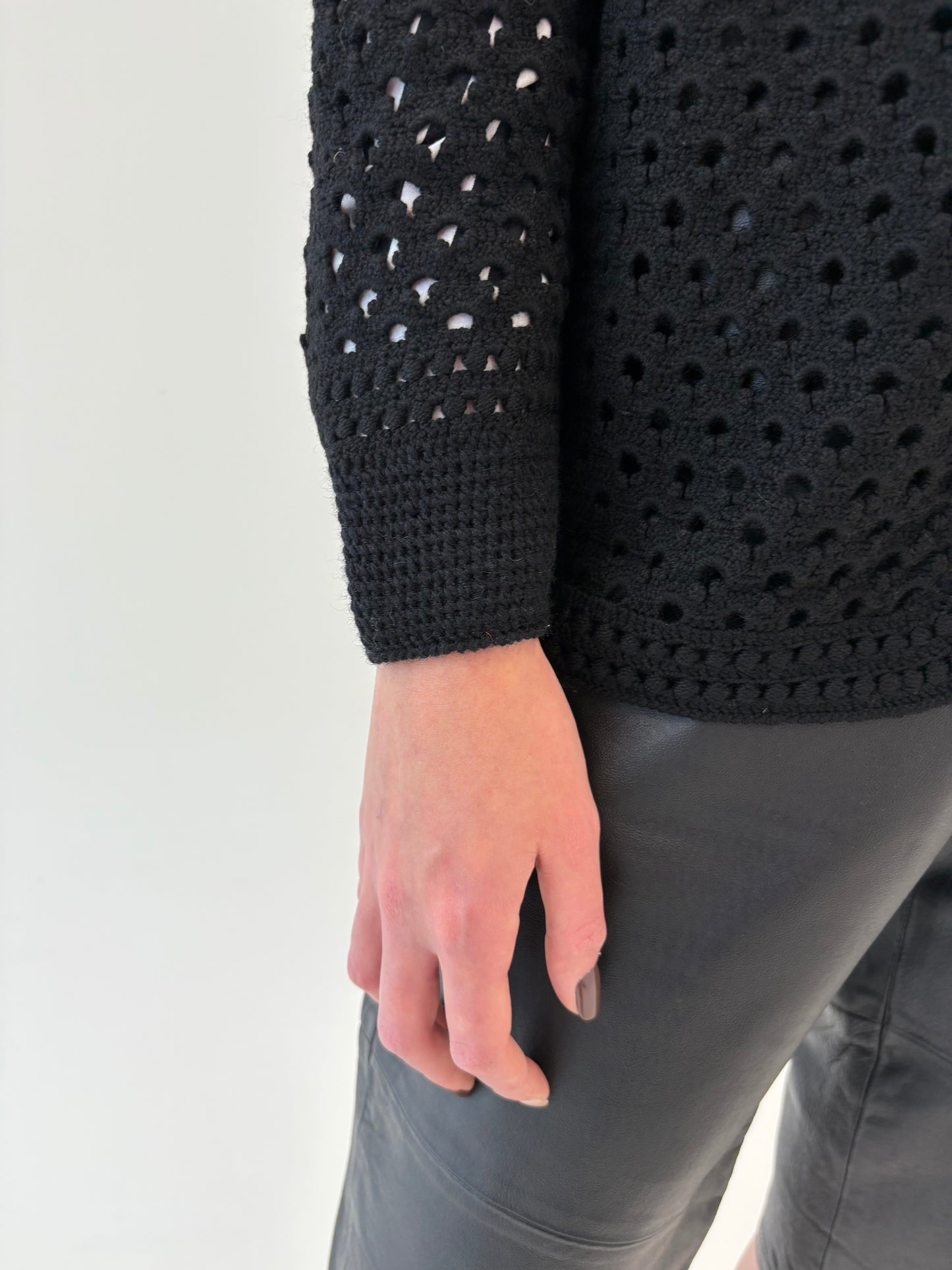 Cardigan vintage negru petite lucrat manual din lana plină extrafina