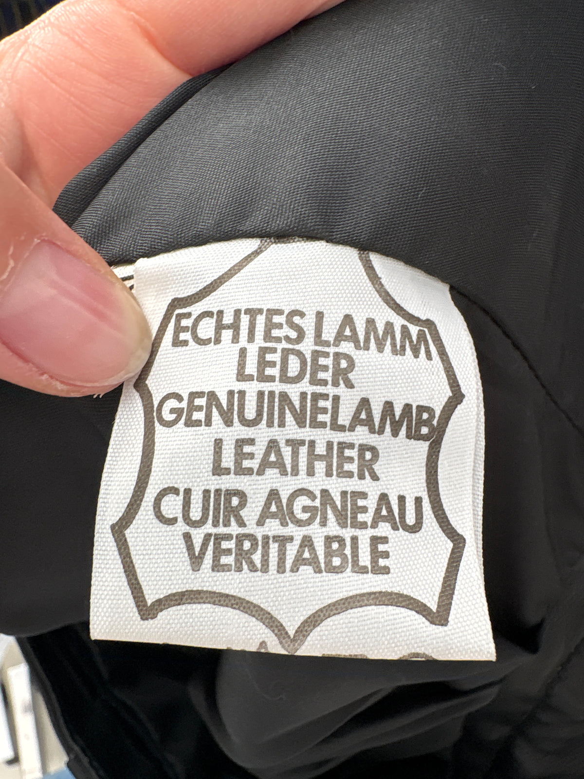Pantaloni din piele naturală extrem de moale cu talie ultra înaltă și pense cu solduri generoase