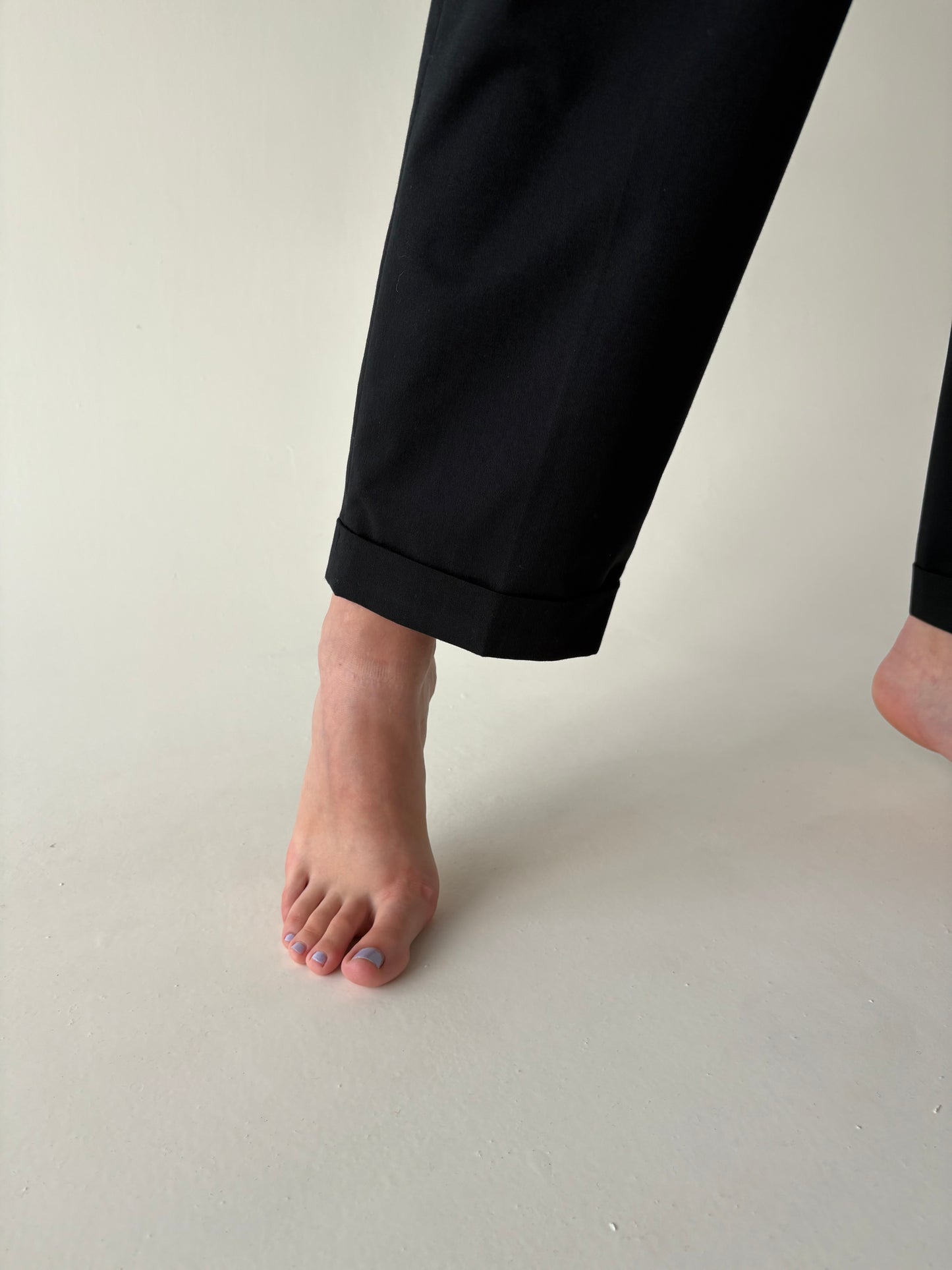 Pantaloni tall negri cu pense și talie ultra înaltă din bumbac moleskin gros