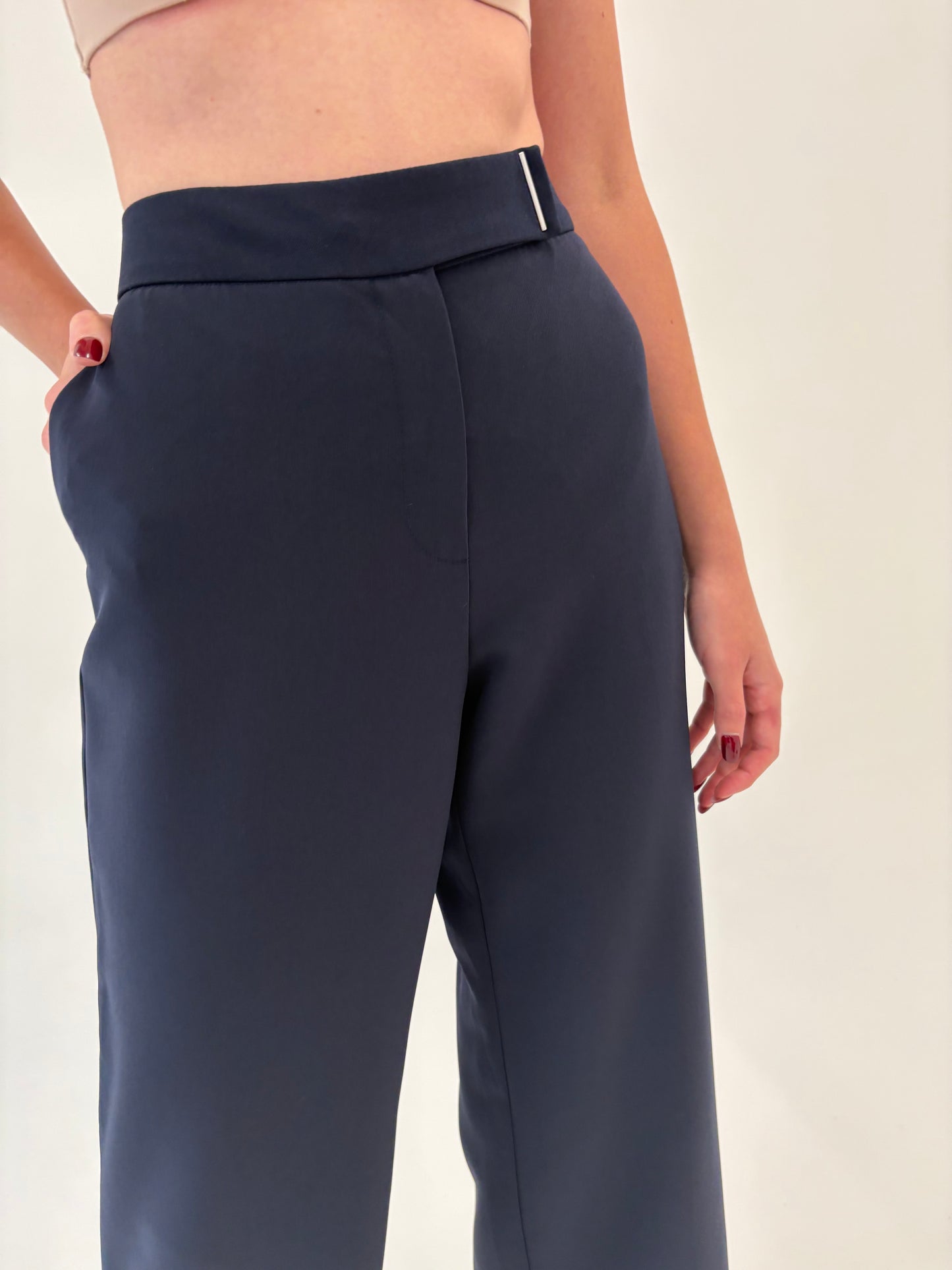 Pantaloni Navy business spre palazzo tall cu talie înaltă și buzunare