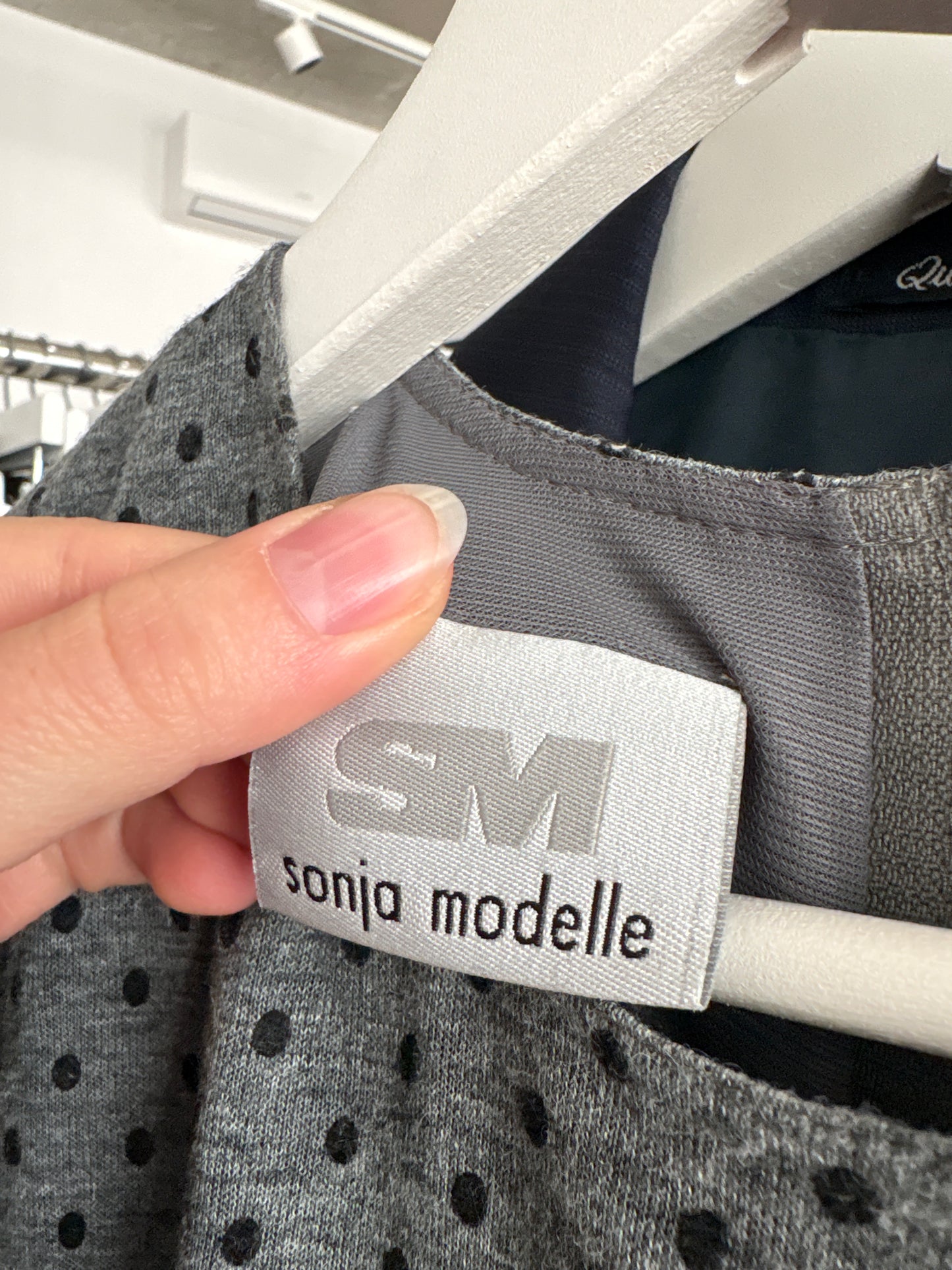 Rochie vintage cu buline , buzunare și mânecă fluture