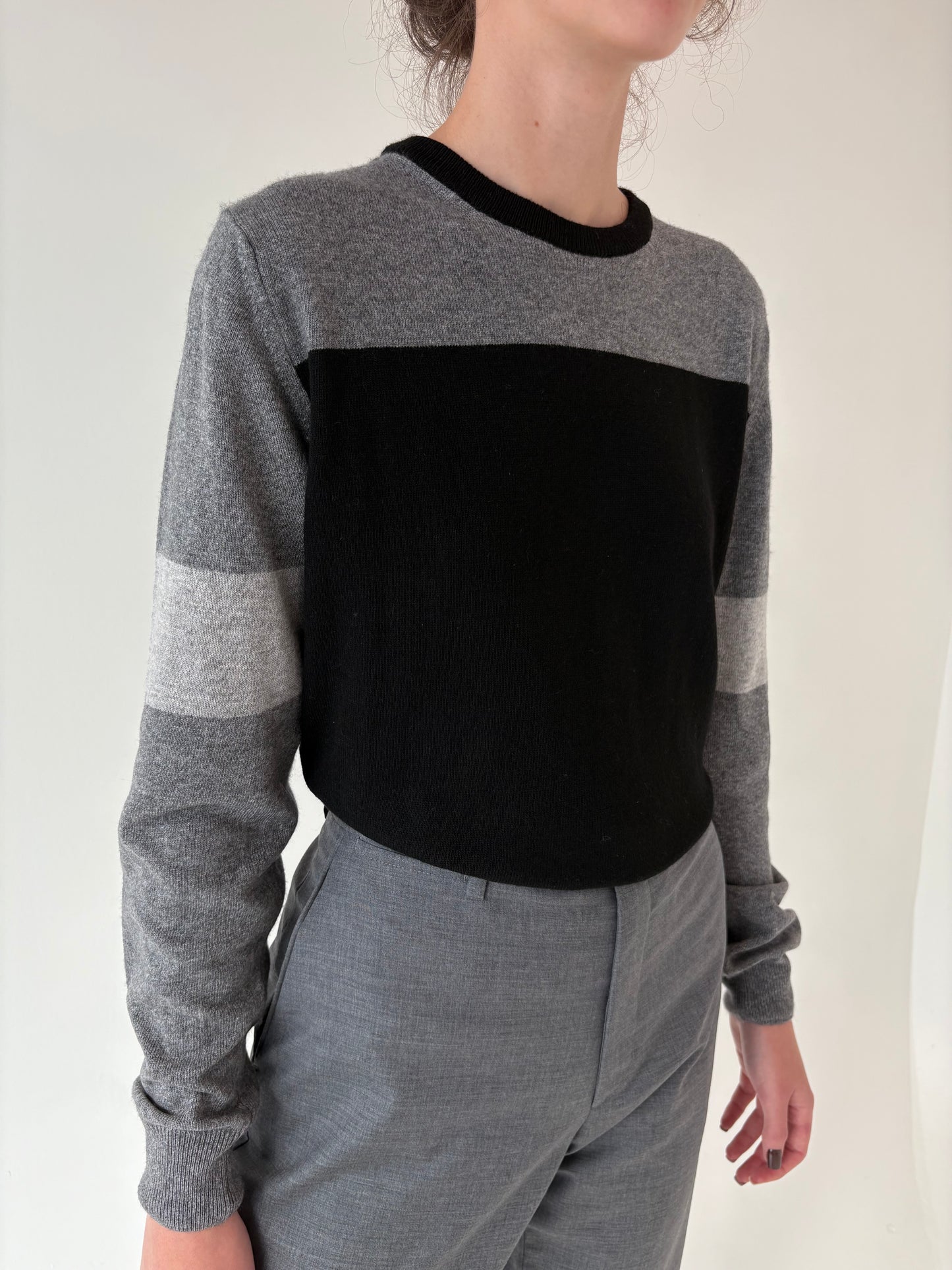 Pulover tall colorblock din mix de cașmir în nuanțe de gri cu negru