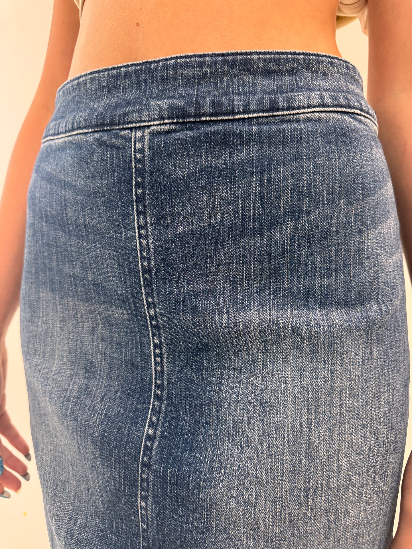 Fustă ultra confort Armani din jeans modelator în croi creion