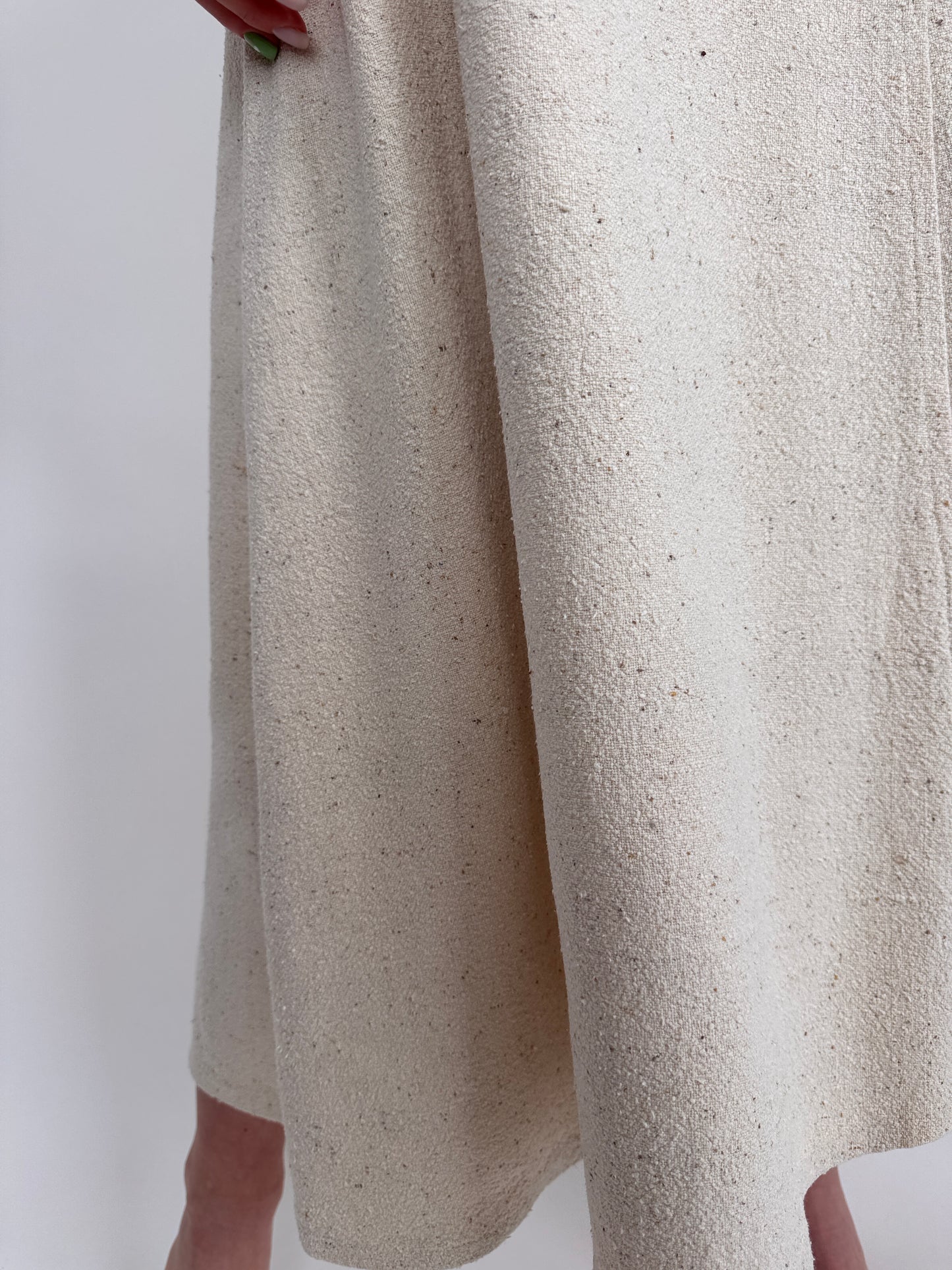 Rochie linen nude din pânză grea excepțională în croi minimalist