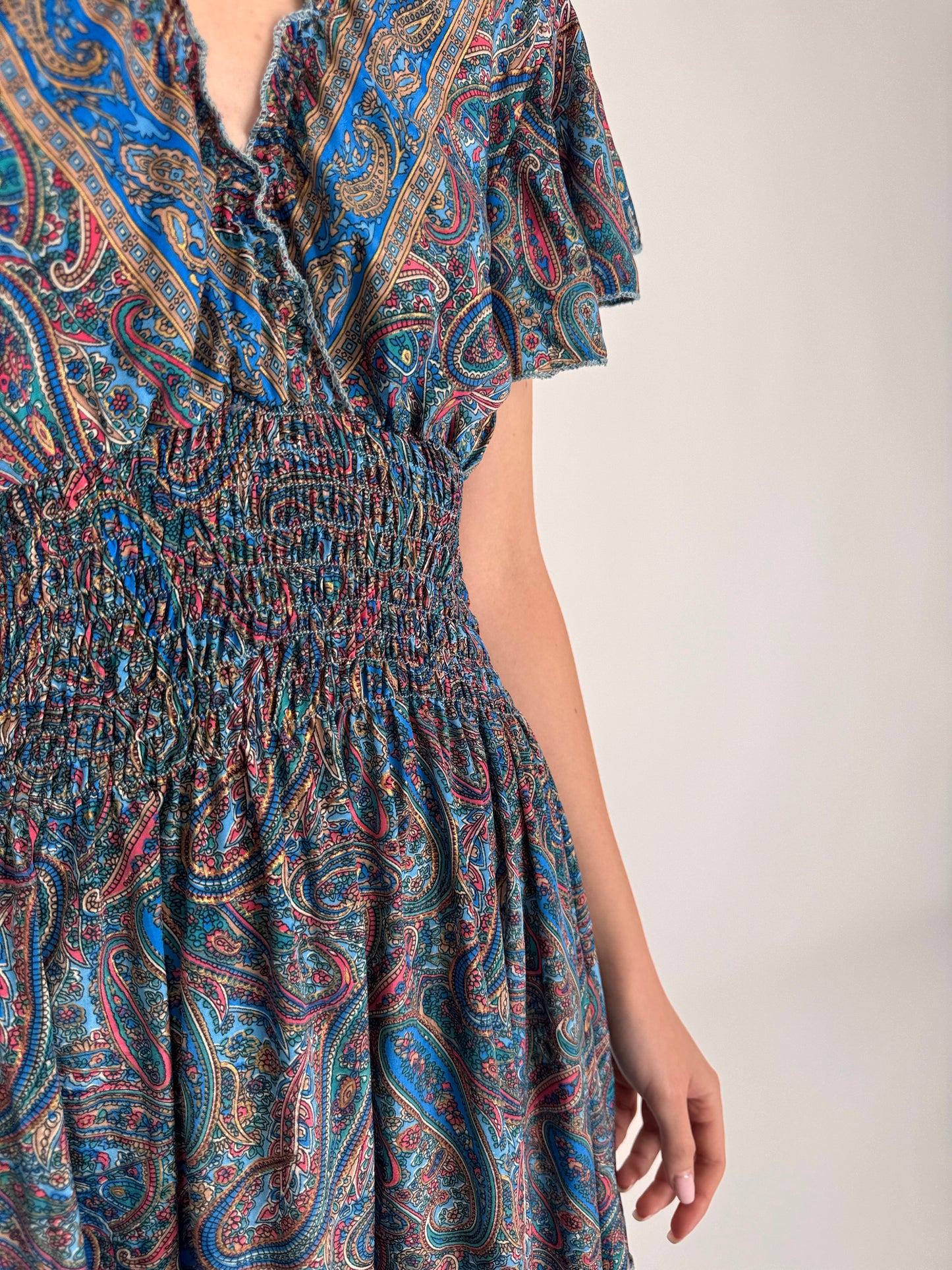 Rochie maxi cu print paisley și talie ultra marcată elastică