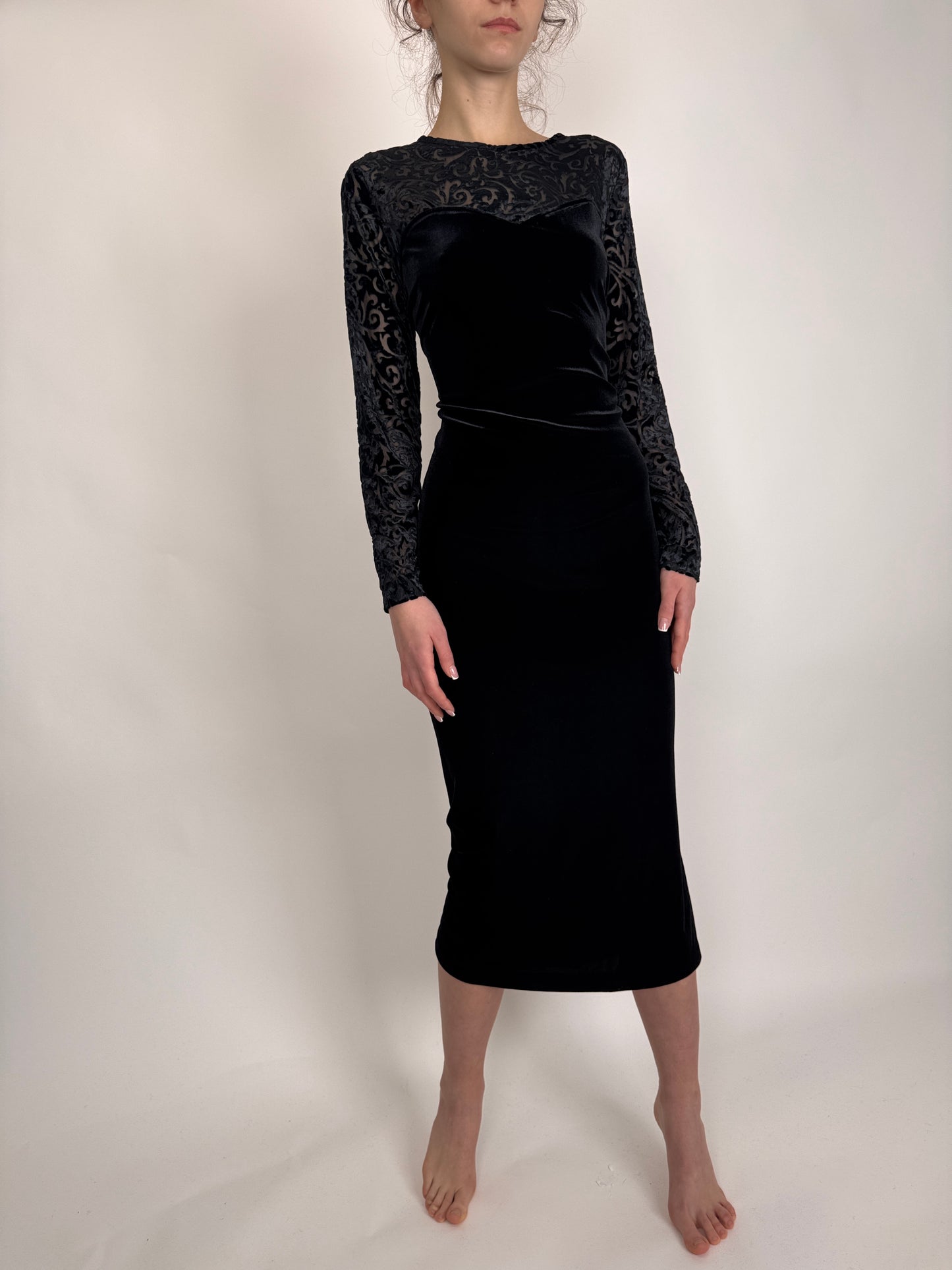 LBD vintage superb în croi minimalist din catifea modelatoare