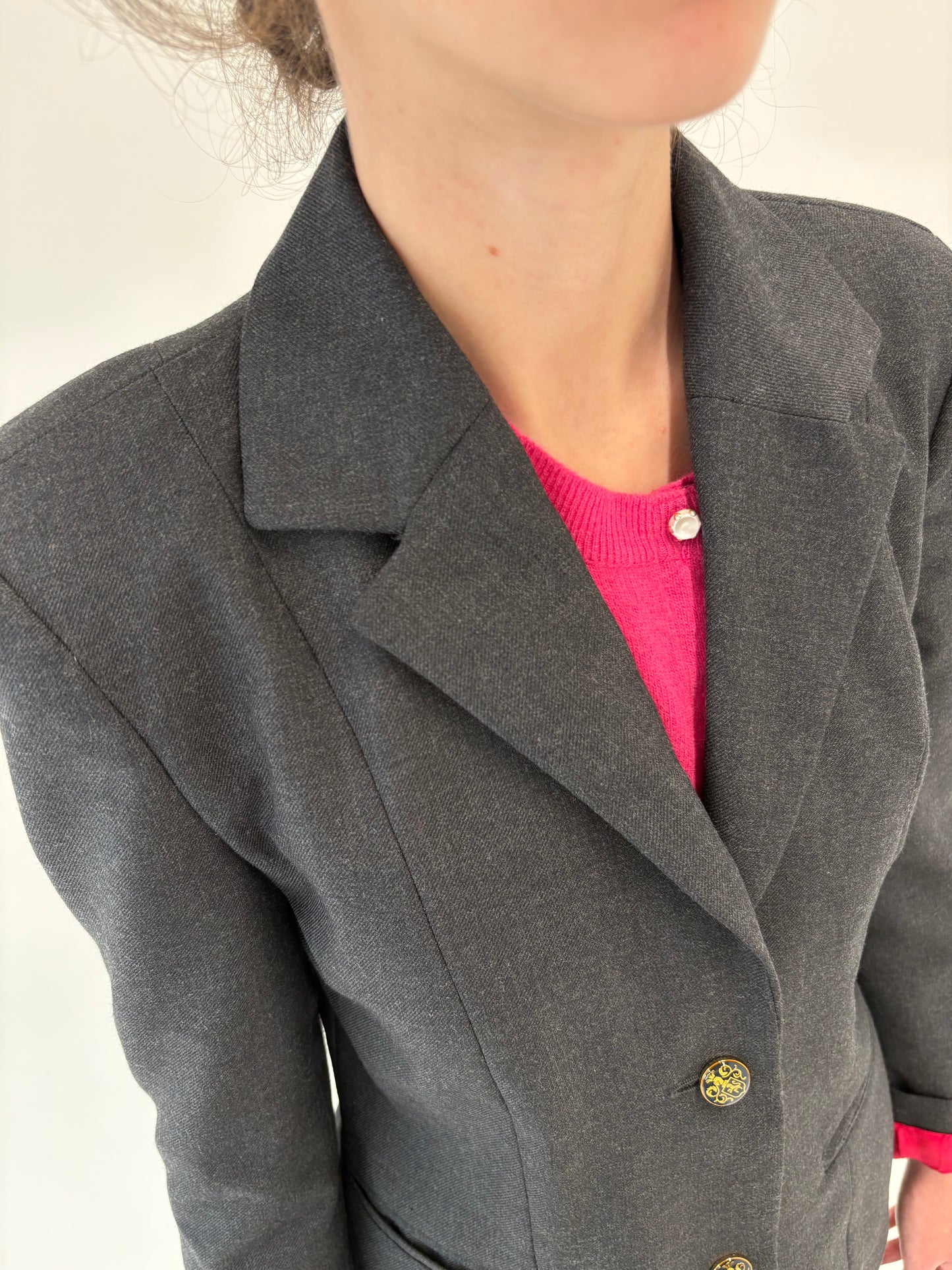 Sacou charcoal gray super cambrat din stofă de lana ușor structurată