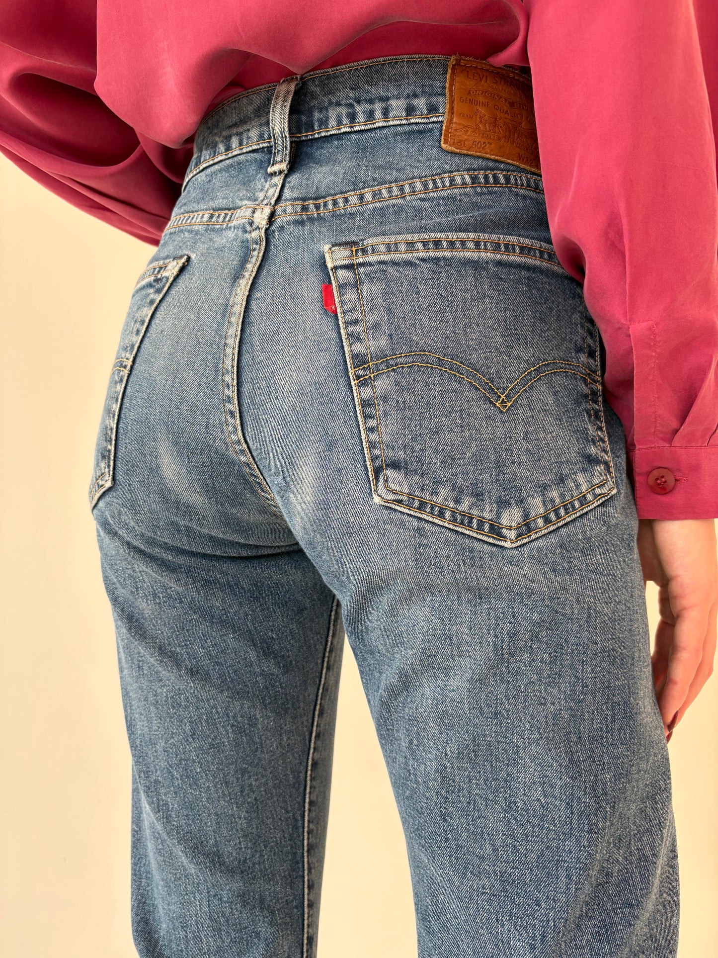Jeans premium Levi’s 502 din bumbac gros cu un touch strech