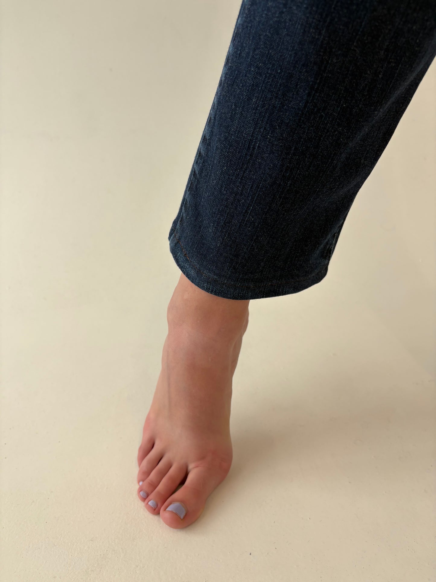 Jeans Levi’s demi curve dark wash modelatori