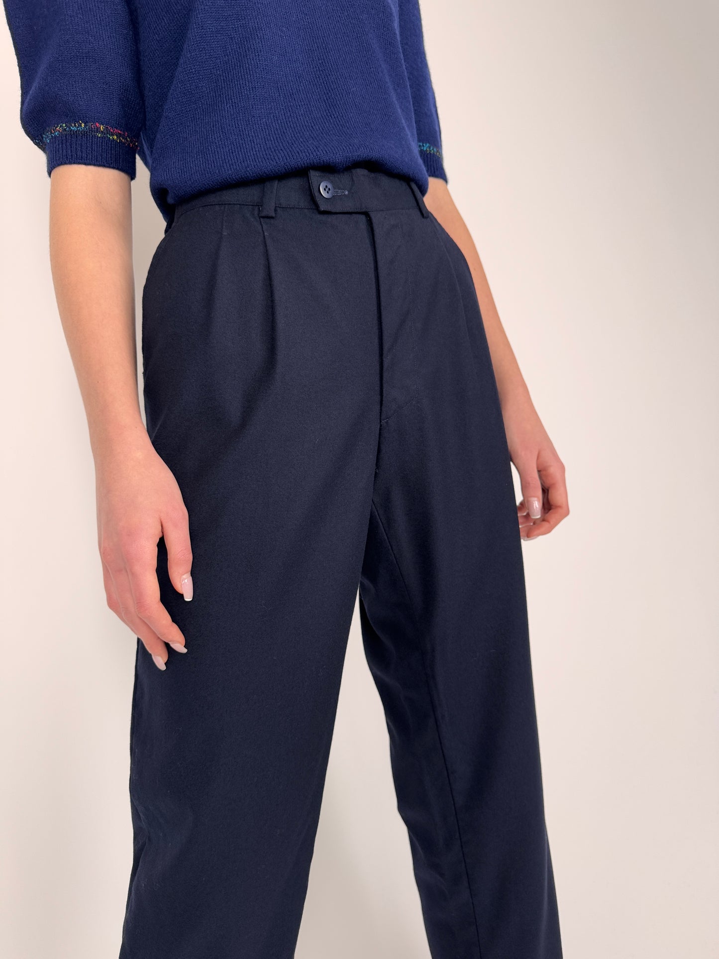Pantaloni Navy din lana extrafina cu pense