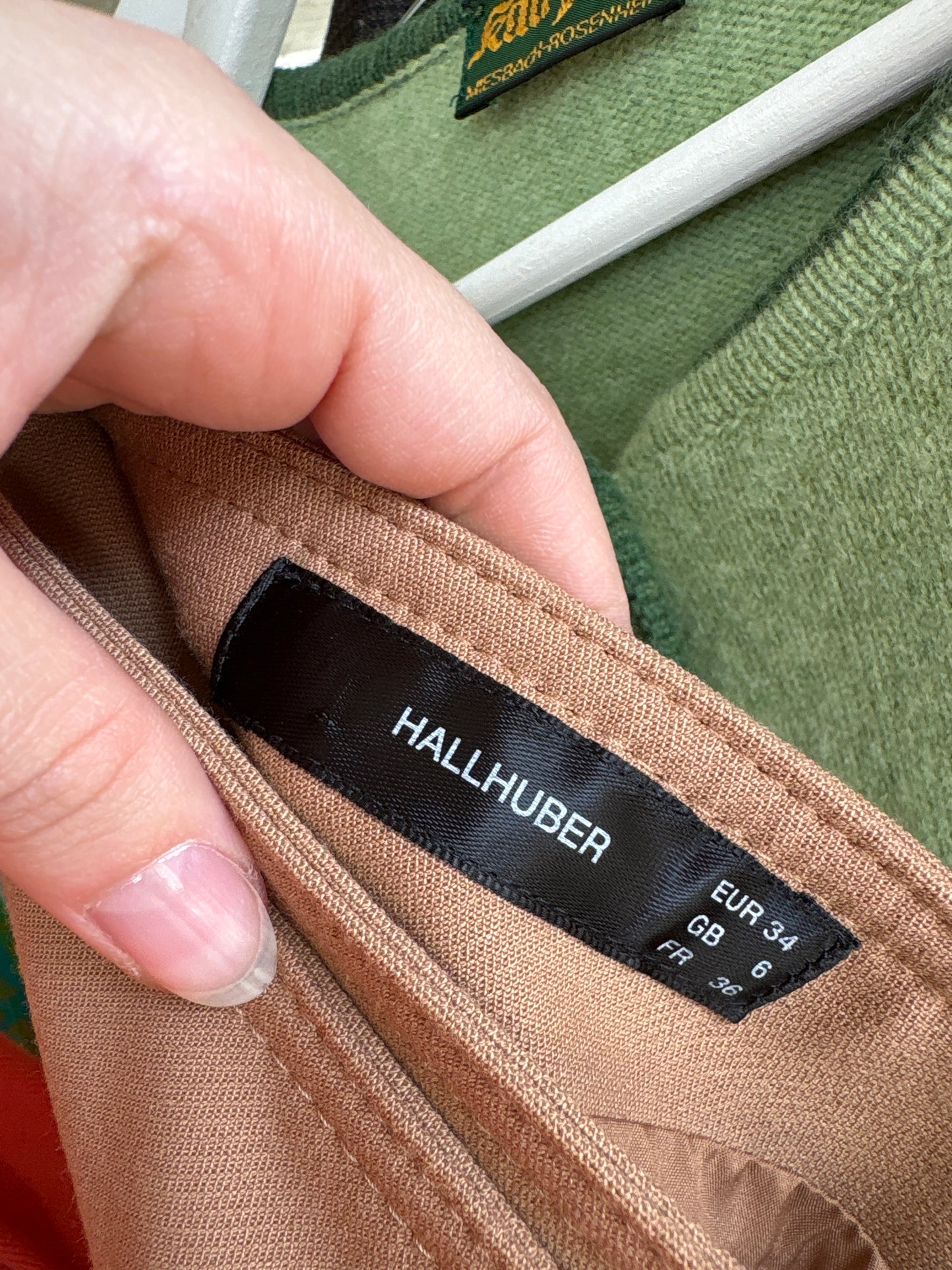 Fustă camel în croi petrecut si actual cu cordon din lana extrafina