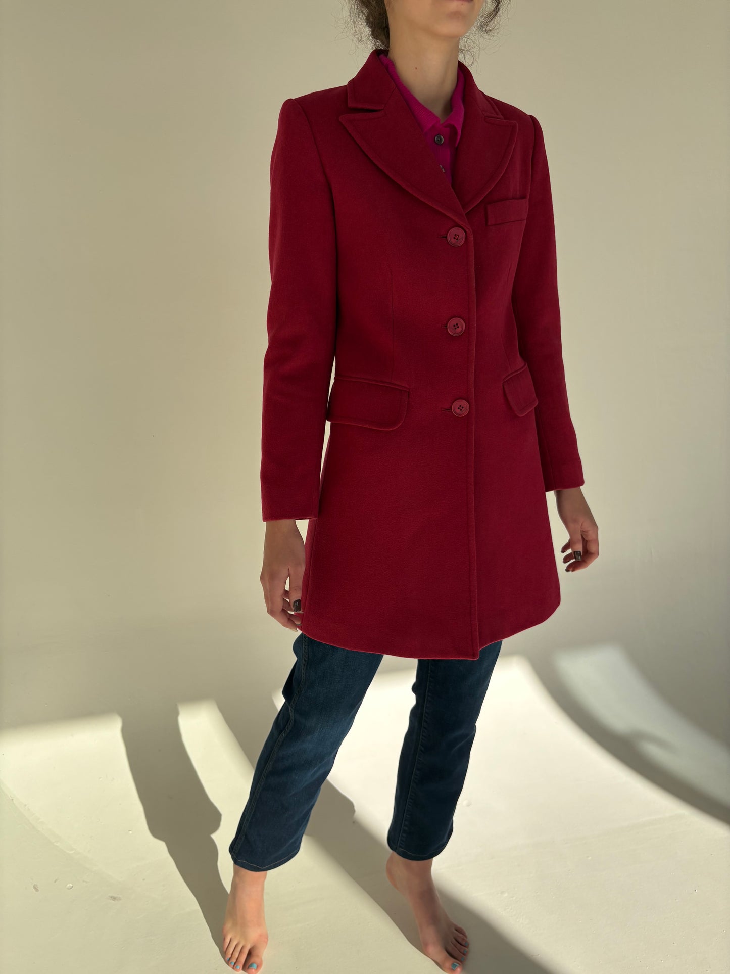 Palton rasberry red ușor cambrat cu revere late din lana extrafina