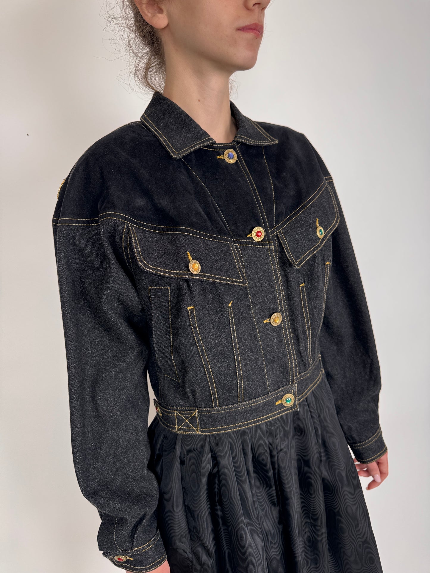 Geacă vintage din jeans cu aplicații și nasturi bijuterie