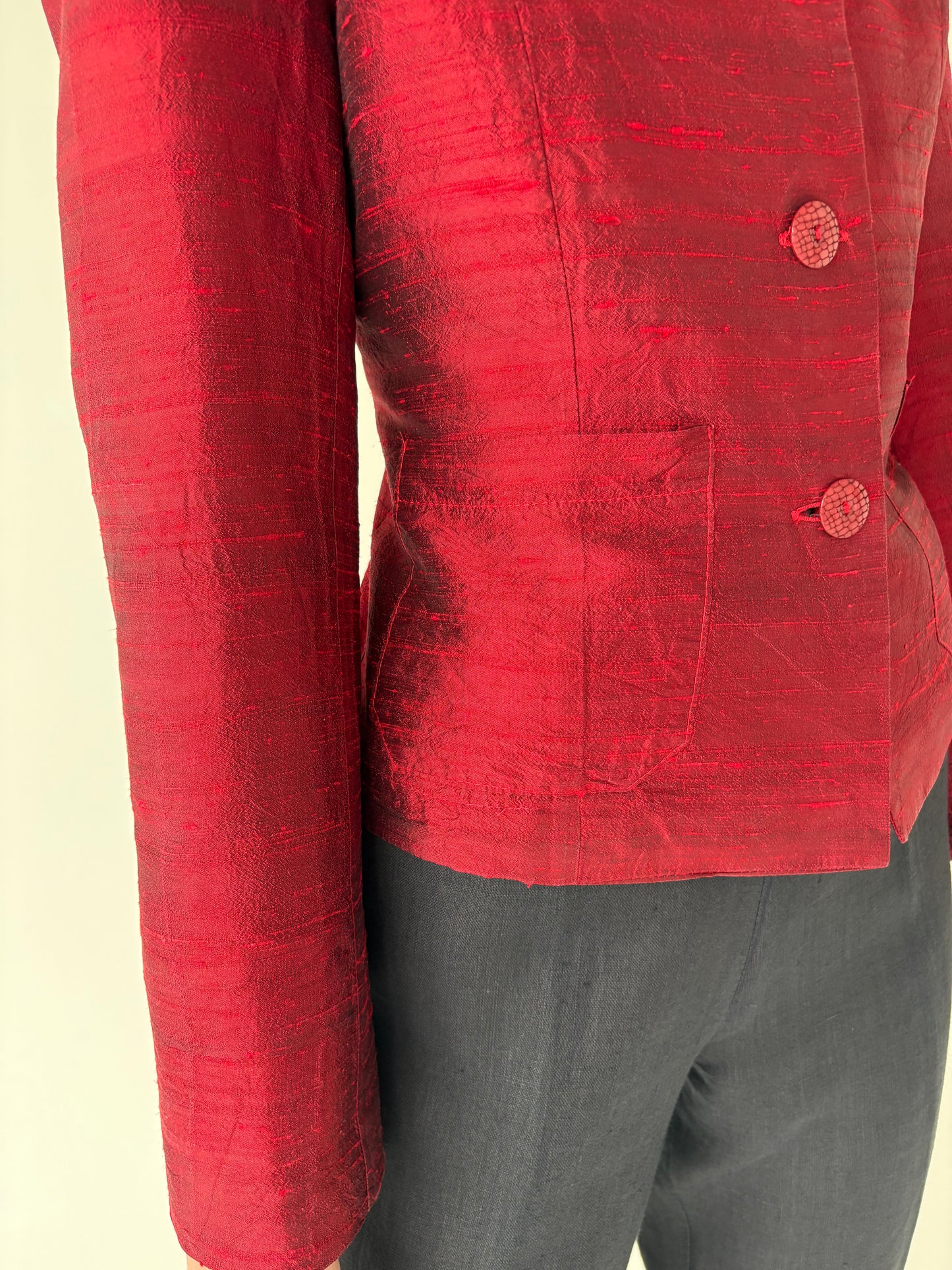Sacou cherry red cambrat din mătase naturală dupioni