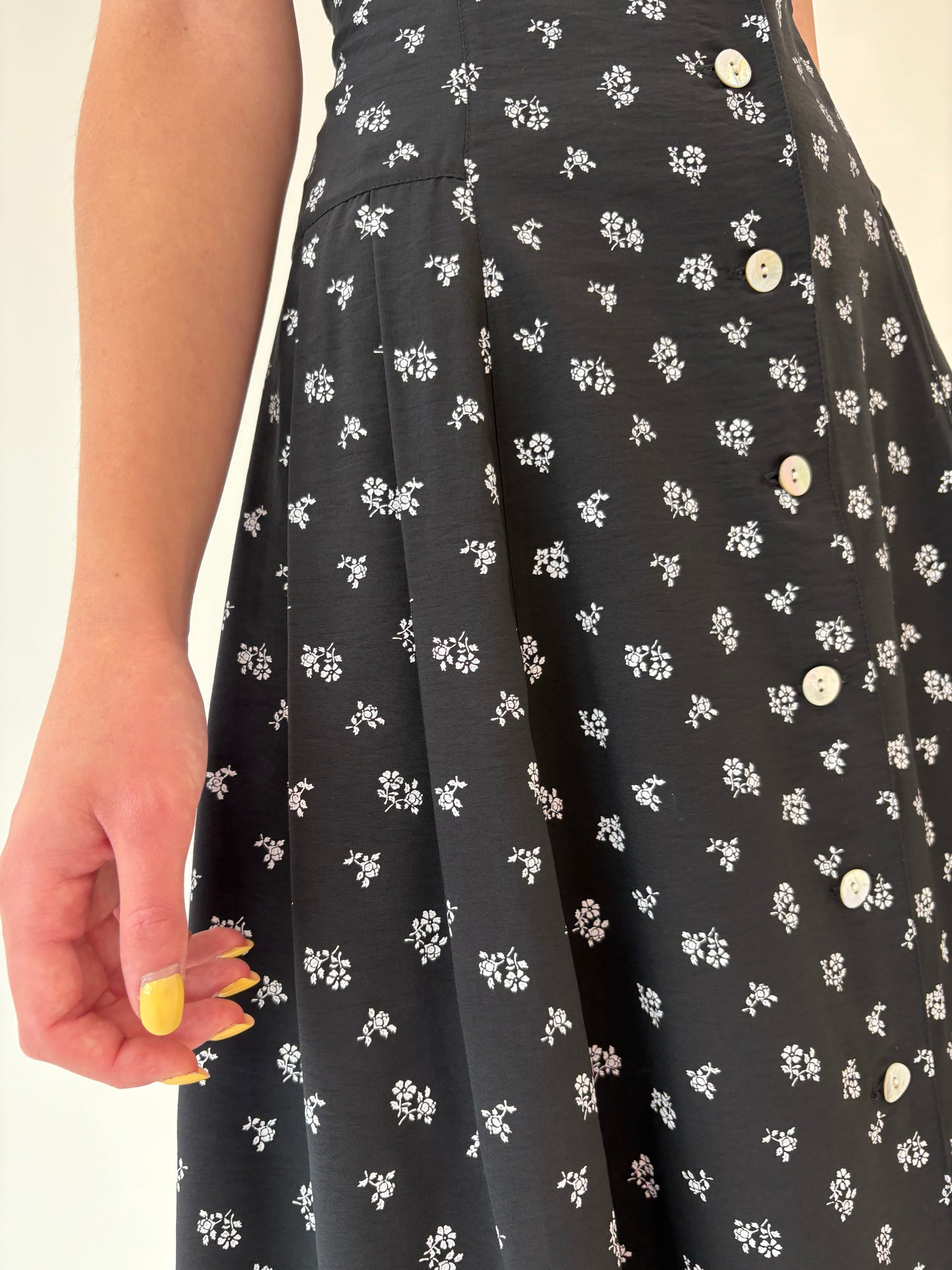 LBD vintage usor cambrata în croi super demoni cu print delicat ivoire