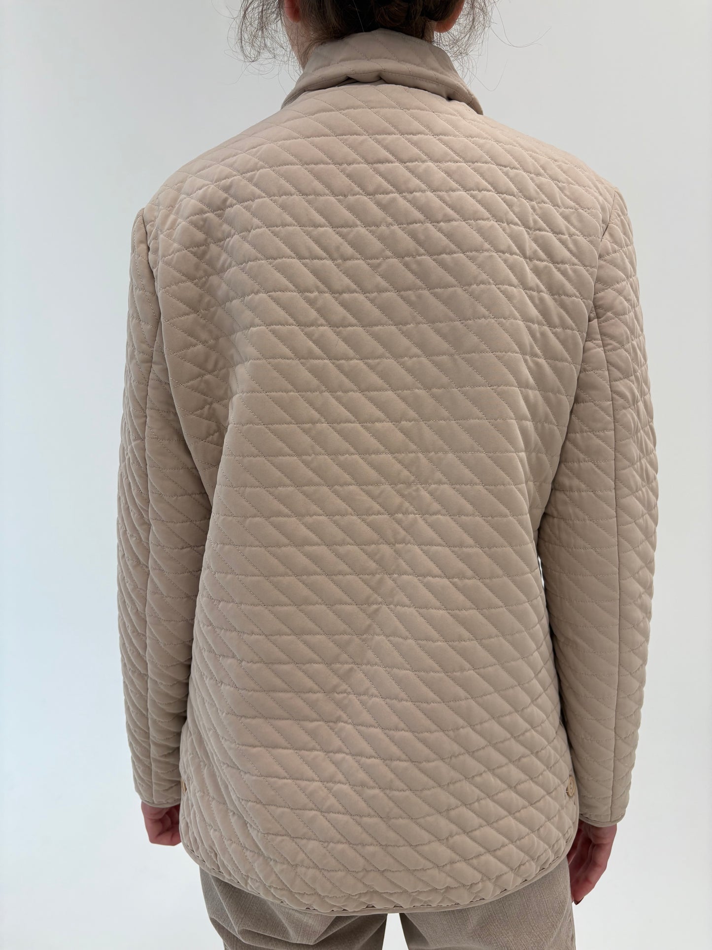 Geacă matlasata camel în croi clasic