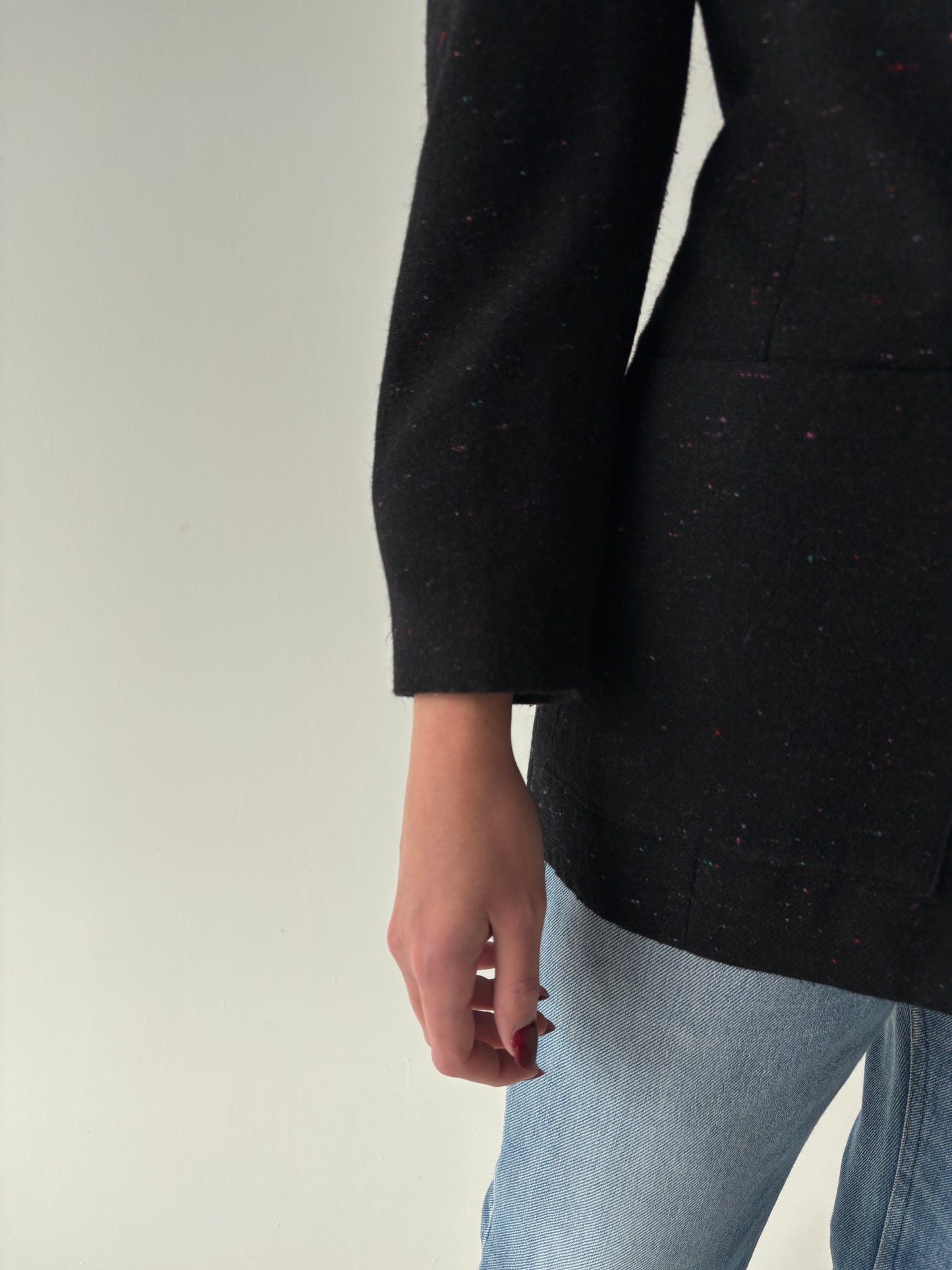 Sacou vintage negru cambrat  cu inserții fine curcubeu din lana extrafina