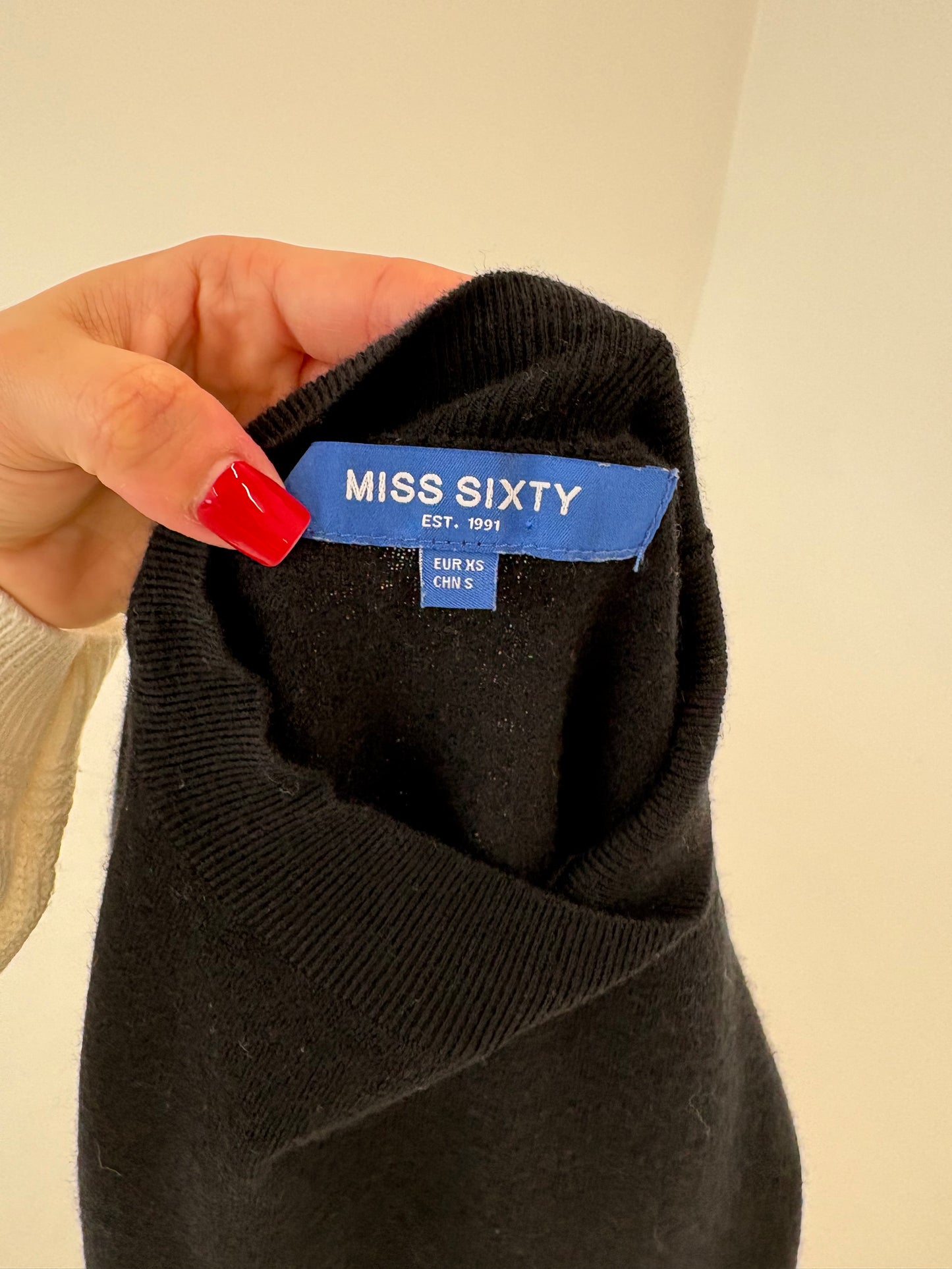 Maleta cropped de brand super premium Miss Sixty din cea mai fină lana
