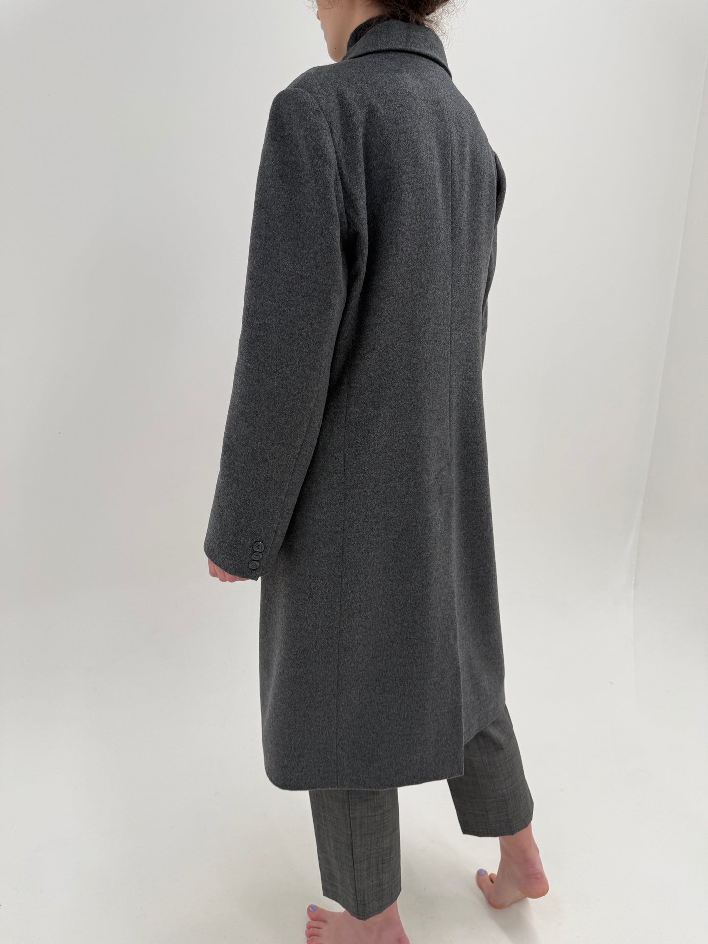 Palton stone gray din lana extrafina cu cașmir structurată în croi lung clasic