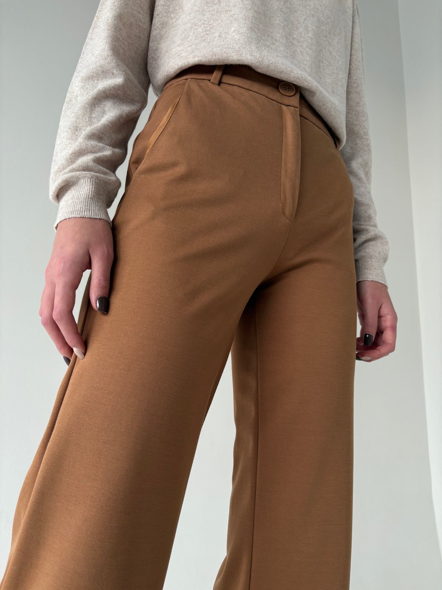 Pantaloni camel palazzo cu talie înaltă