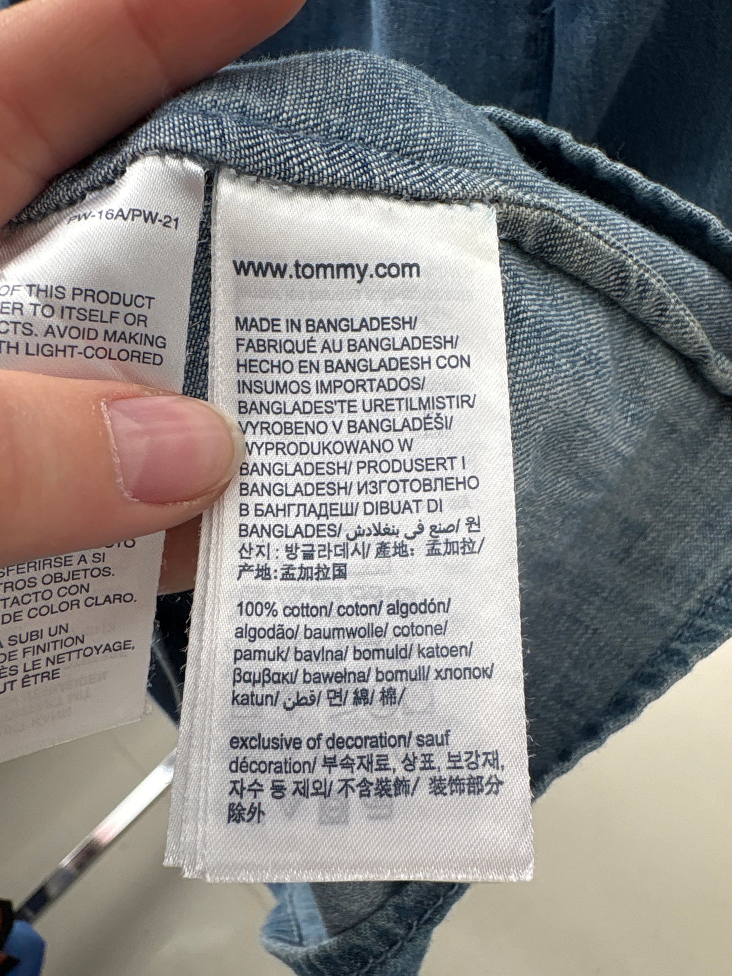 Rochie Tommy Hilfiger din jeans subțire în croi lejer