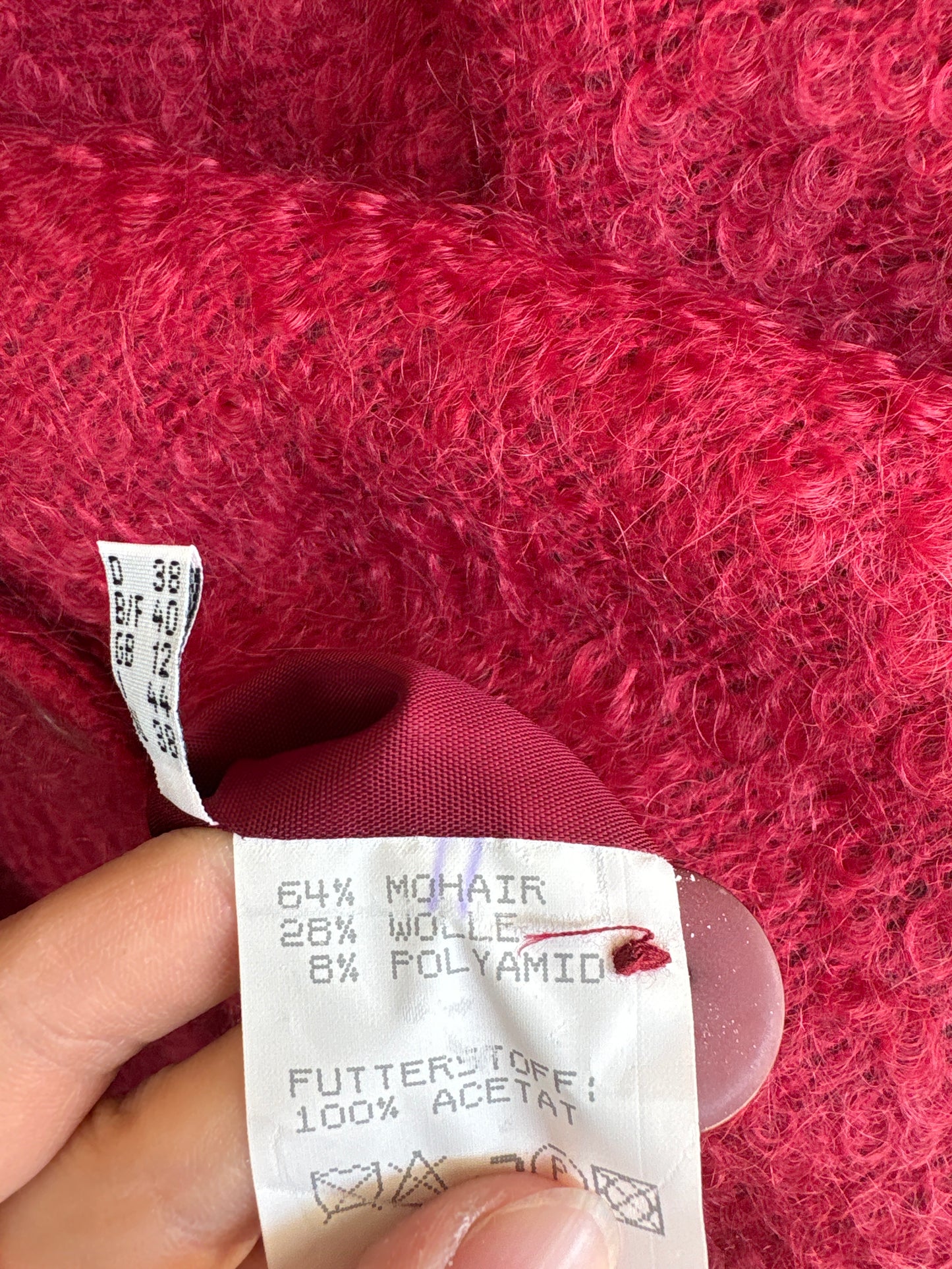 Sacou cambrat cherry red din boucle excepțional de mohair și lana