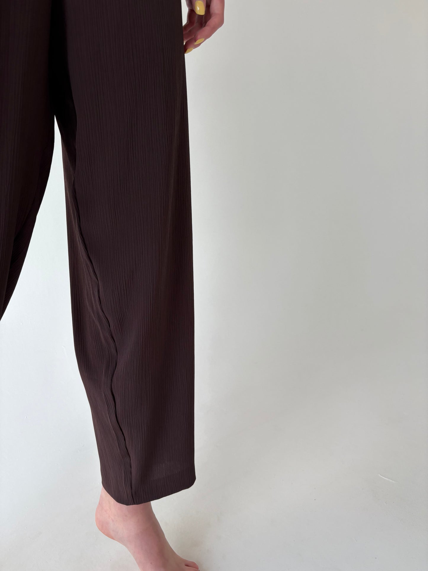 Pantaloni vaorosi tall chocolate brown cu talie ultra înaltă elastică
