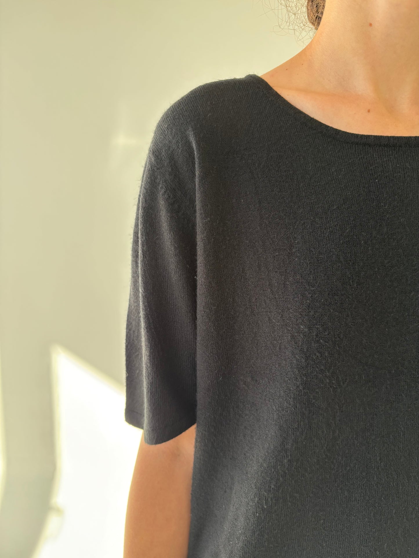 Top negru din jerse extrafin din mix de lana