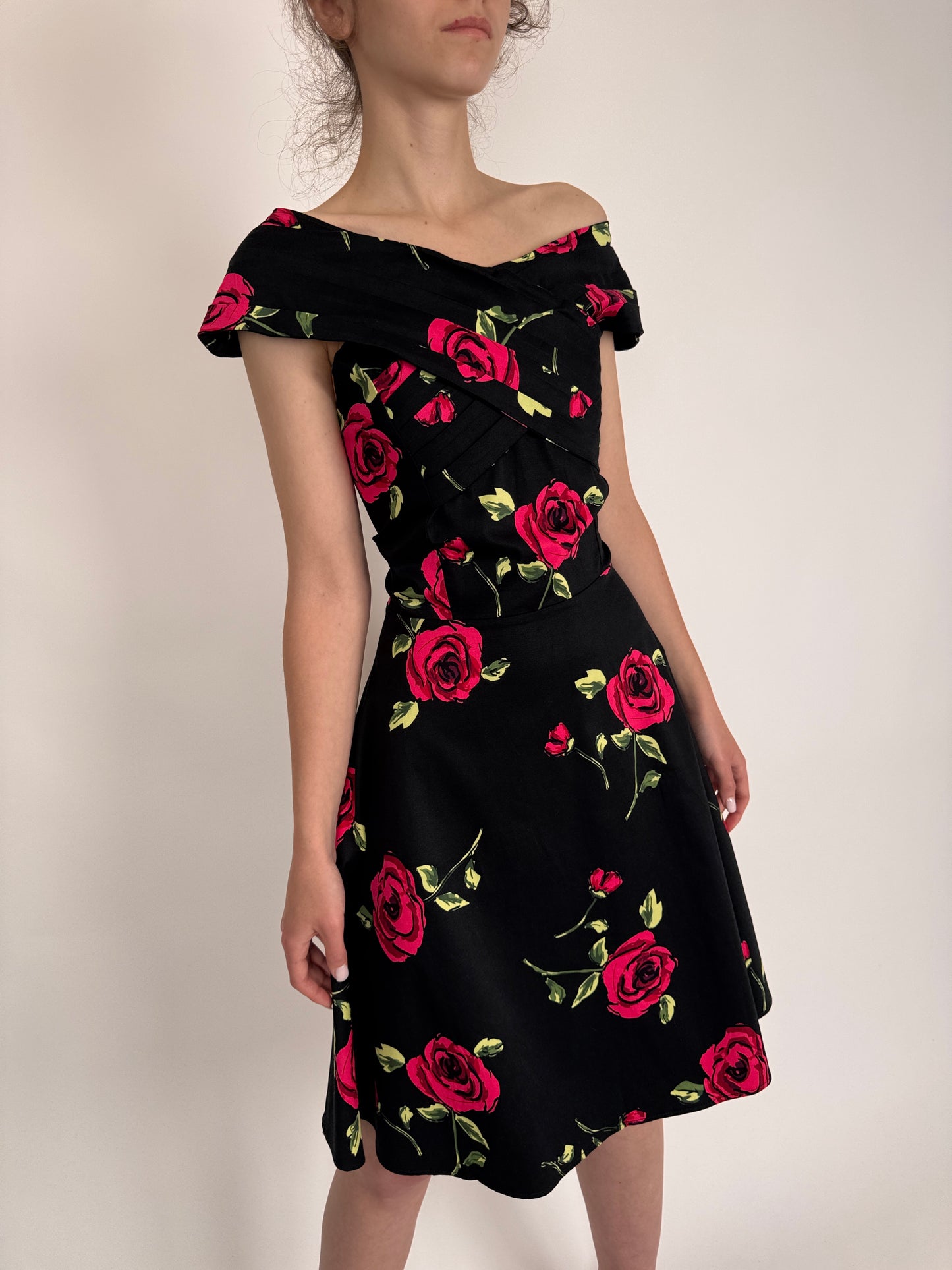 LBD vintage în croi de ani 50 din bumbac cu ținuta modelator