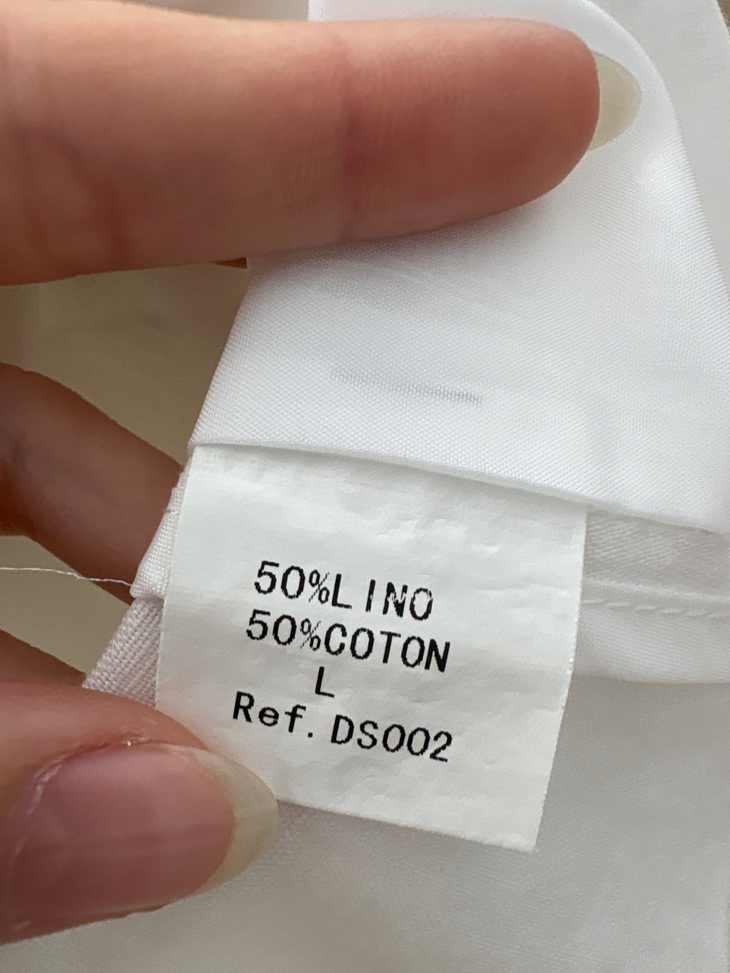 Sacou alb din in premium în croi cambrat ușor reglabil