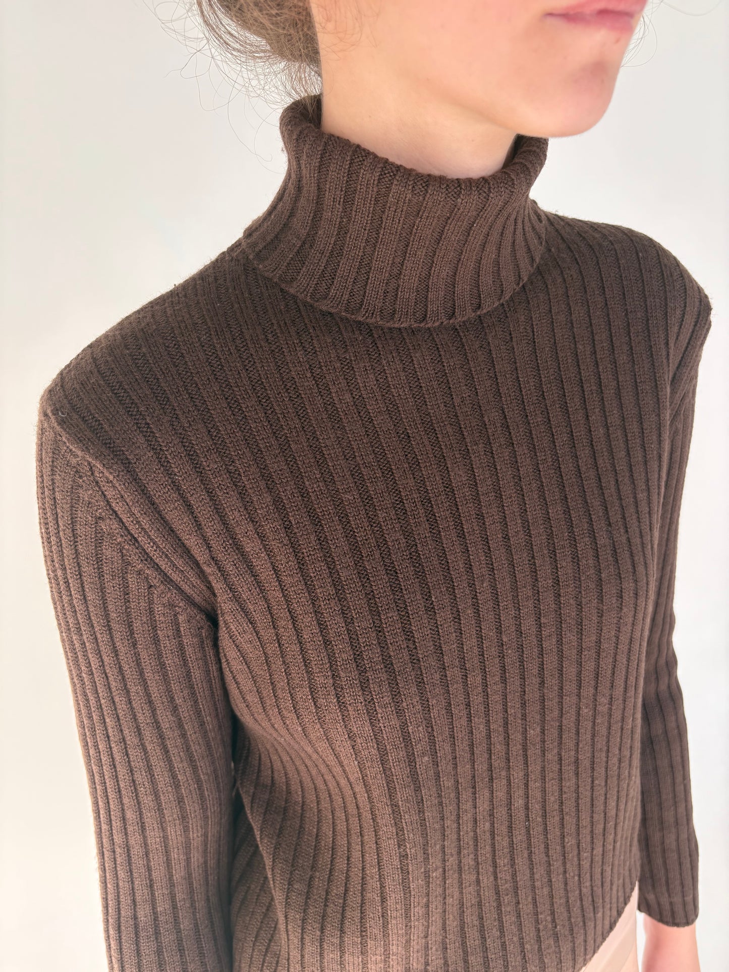 Maleta chocolate brown din lana merino extrafina de gramaj mare ribbed