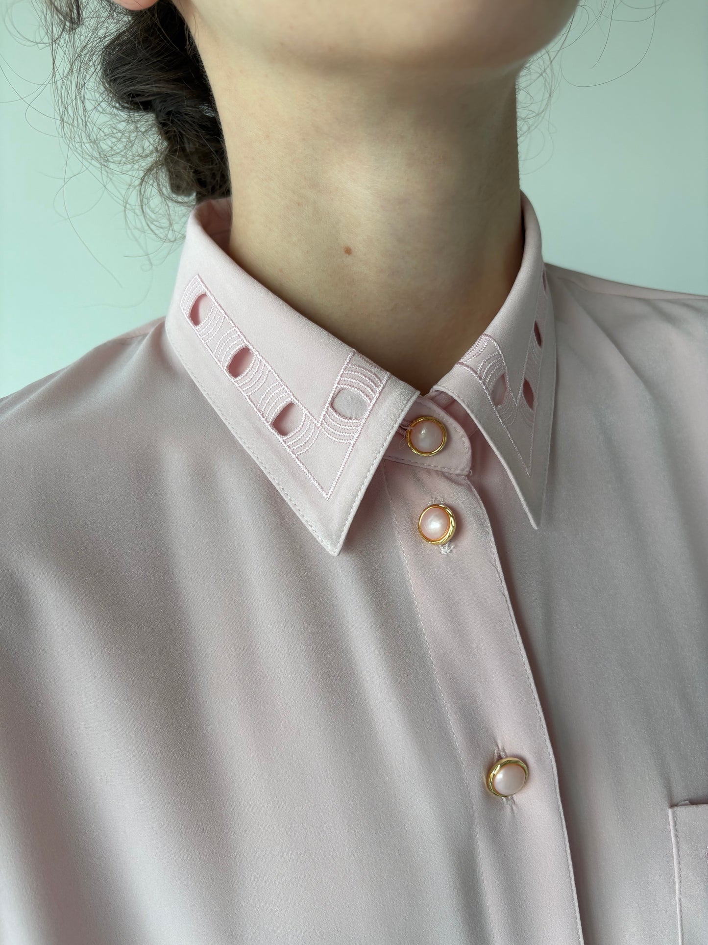 Cămașa vintage roz pudrat cu broderie anglaise