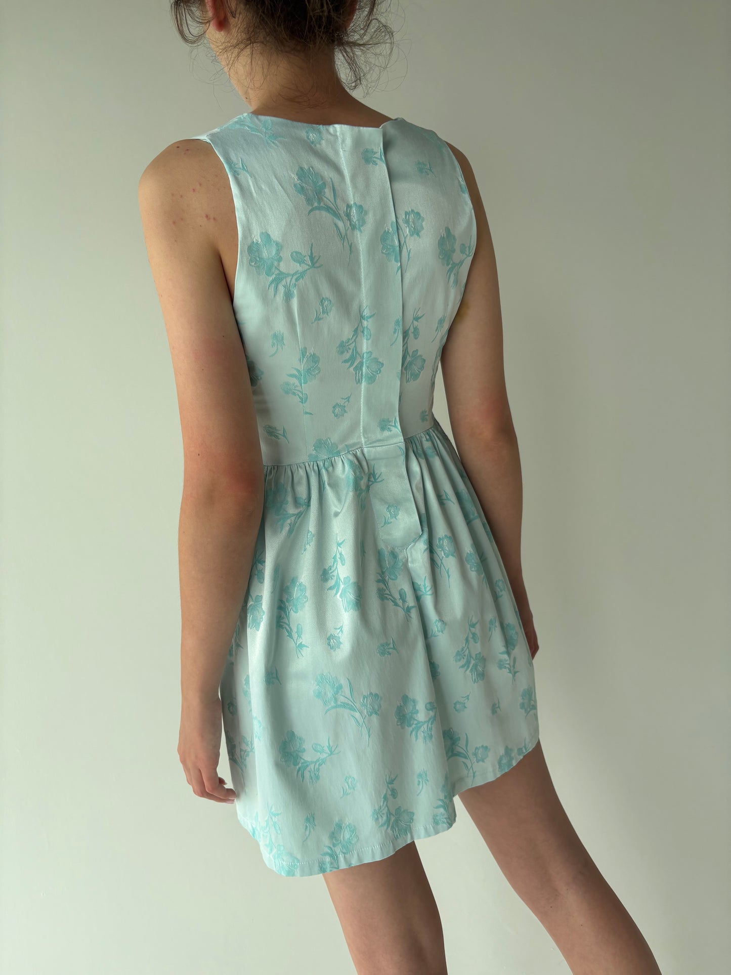 Rochie mini din jacquard de vară subțire modelator
