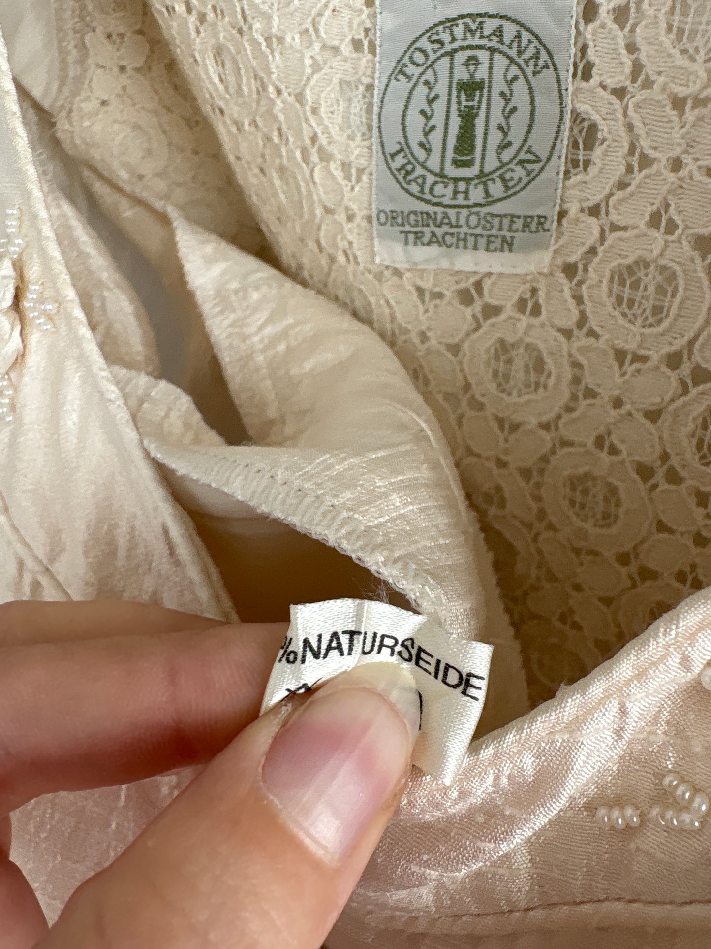Rochie vintage din mătase naturală cu aplicații manuale 3D și perlute cu corsaj