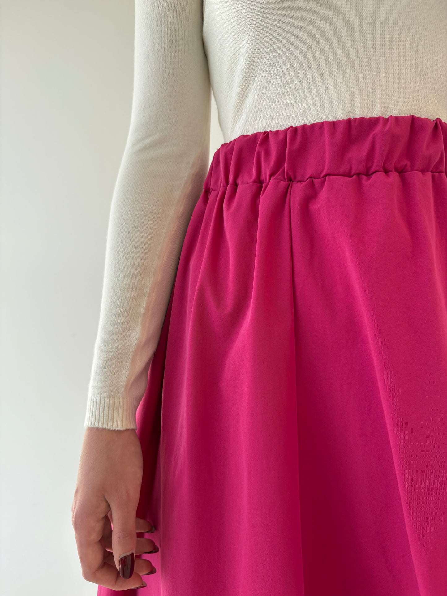 Fustă fucsia în croi modern volumizat cu talie ultra înaltă marcată