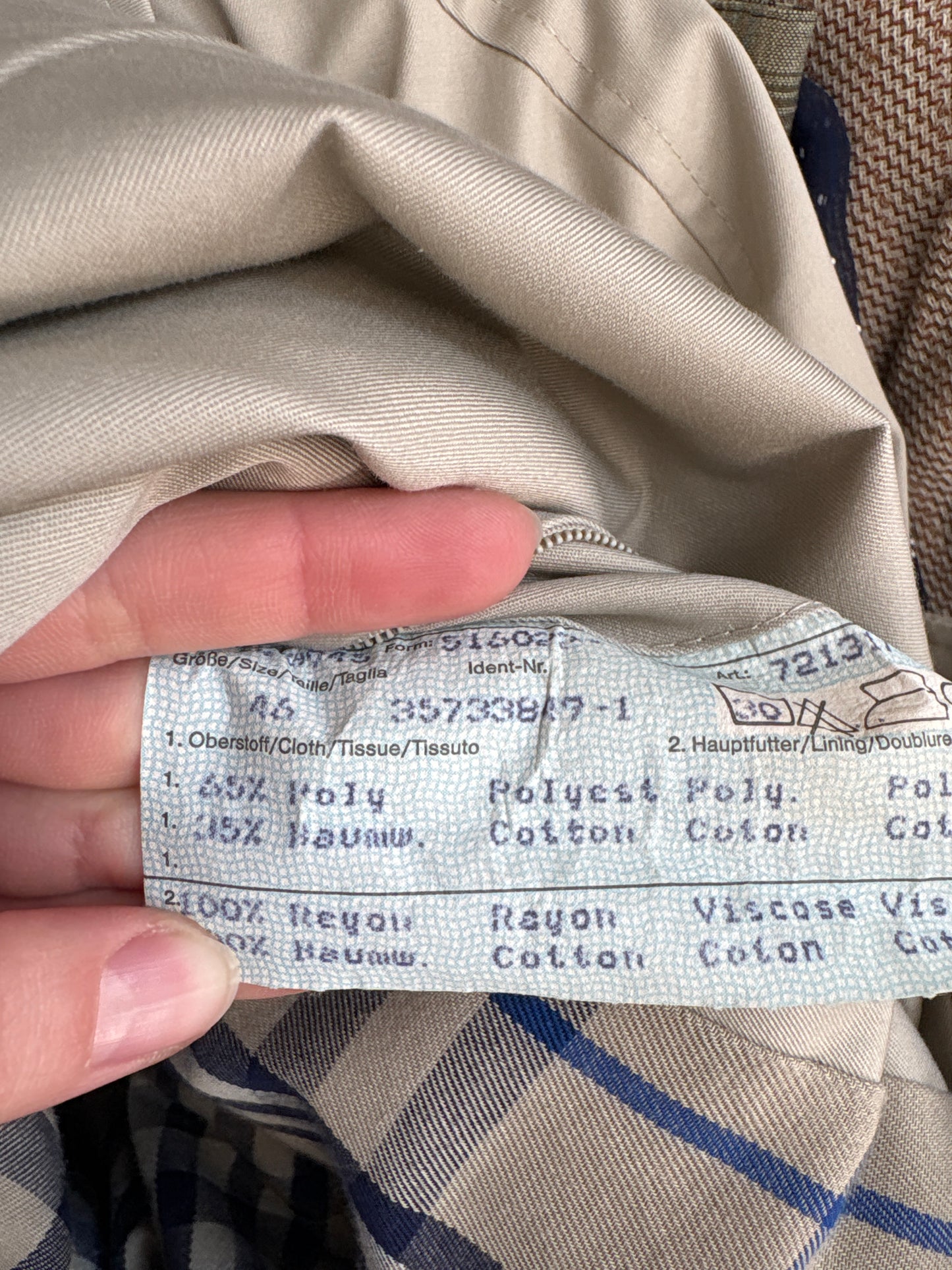 Trench vintage în culoare clasică și croi super revenit în trend din gabardină impermeabilă