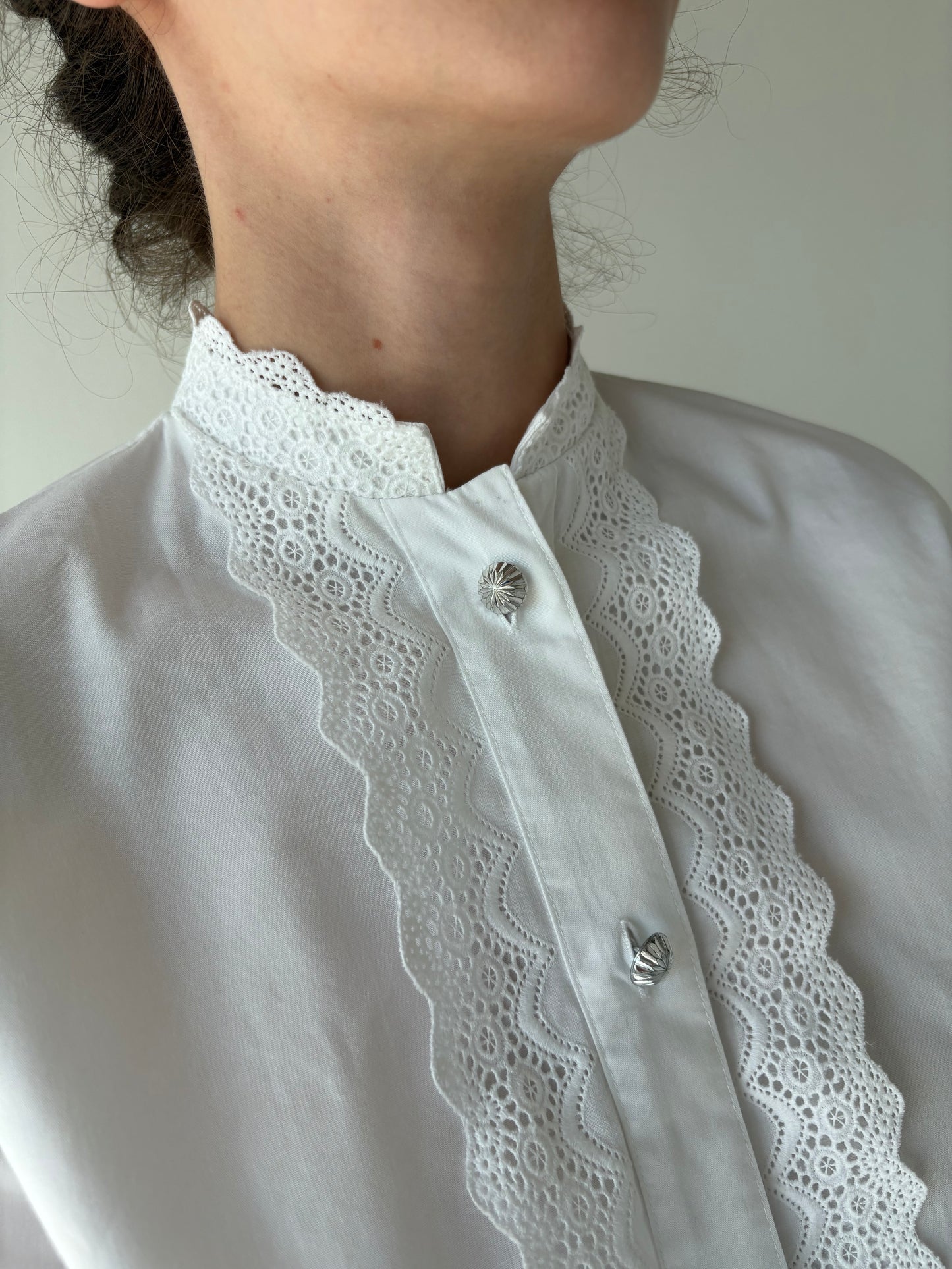 Cămașa luxury vintage din pânză ușor structurată cu dantelă macrame