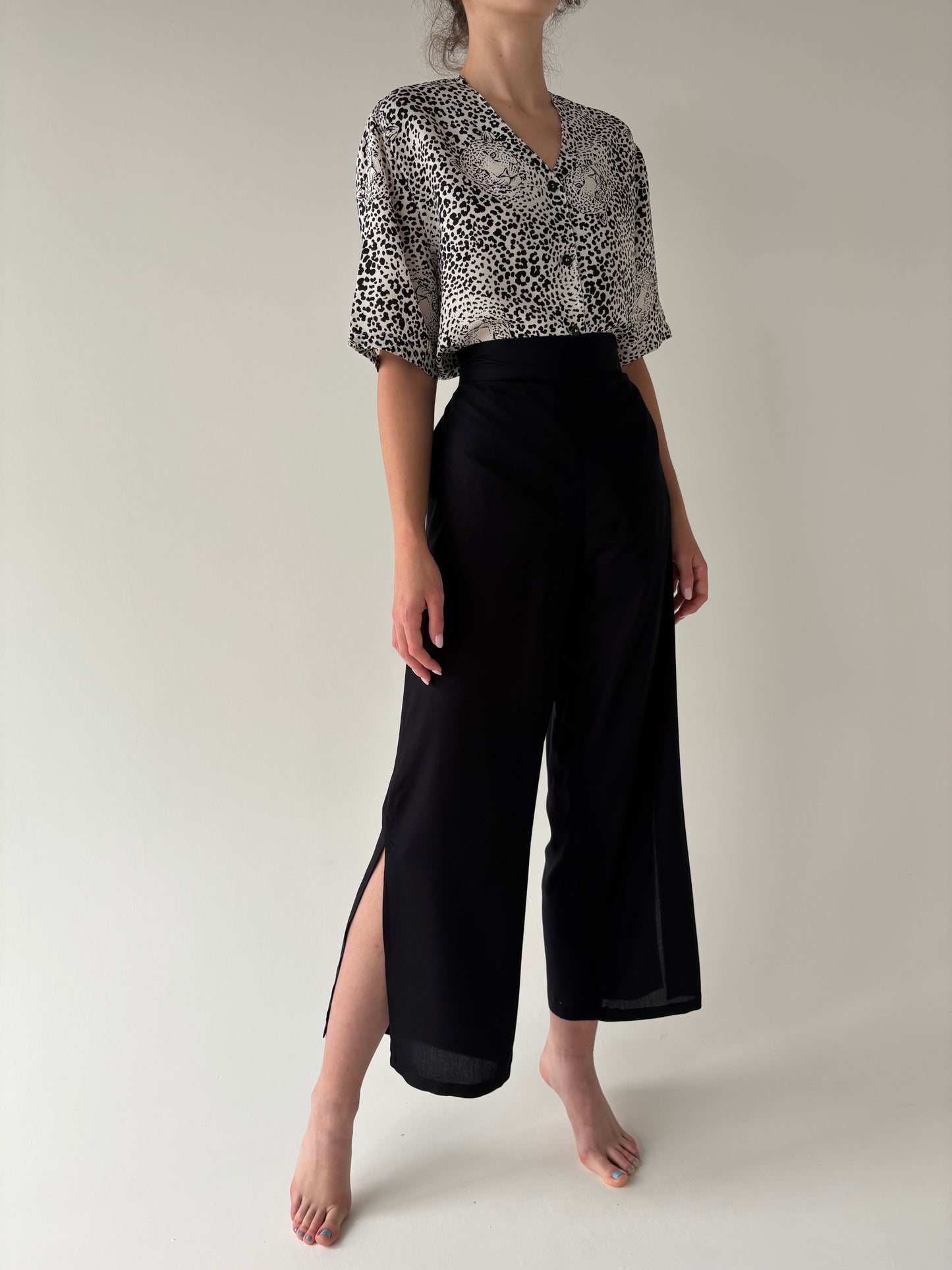Pantaloni negri vaporosi palazzo cu talie ultra înaltă marcată și șlițuri