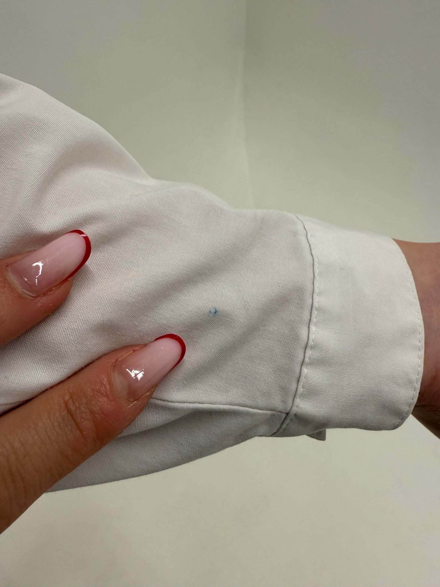 Cămașa vintage cu umeri bufanți si guler supradimensionat brodat